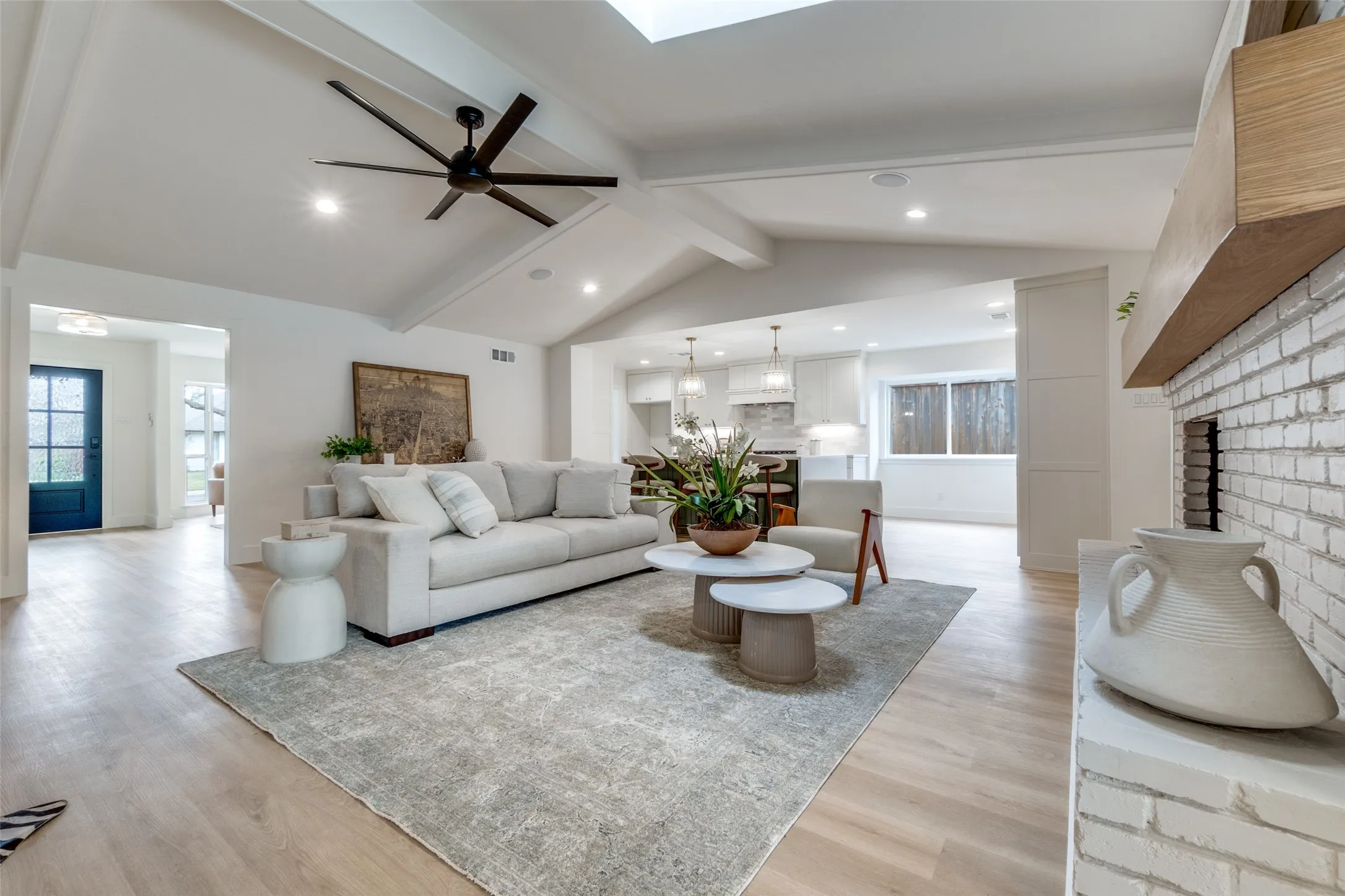 Single Family Residence For Rent in Dallas County , 9406 Arborhill Drive, Dallas, Texas 75243, 3 Bedroom, 3 Bathroom, 2 Garage spaces, 2,903 Sqft, built in 1970, mls#21407166, Real Estate Agent in Dallas, Homes For Rent in Dallas county, Homes For Rent in Dallas, Realtor in Dallas Texas, Real Estate Brokerage Independent Realty Texas, Luminita Cordes Realtor