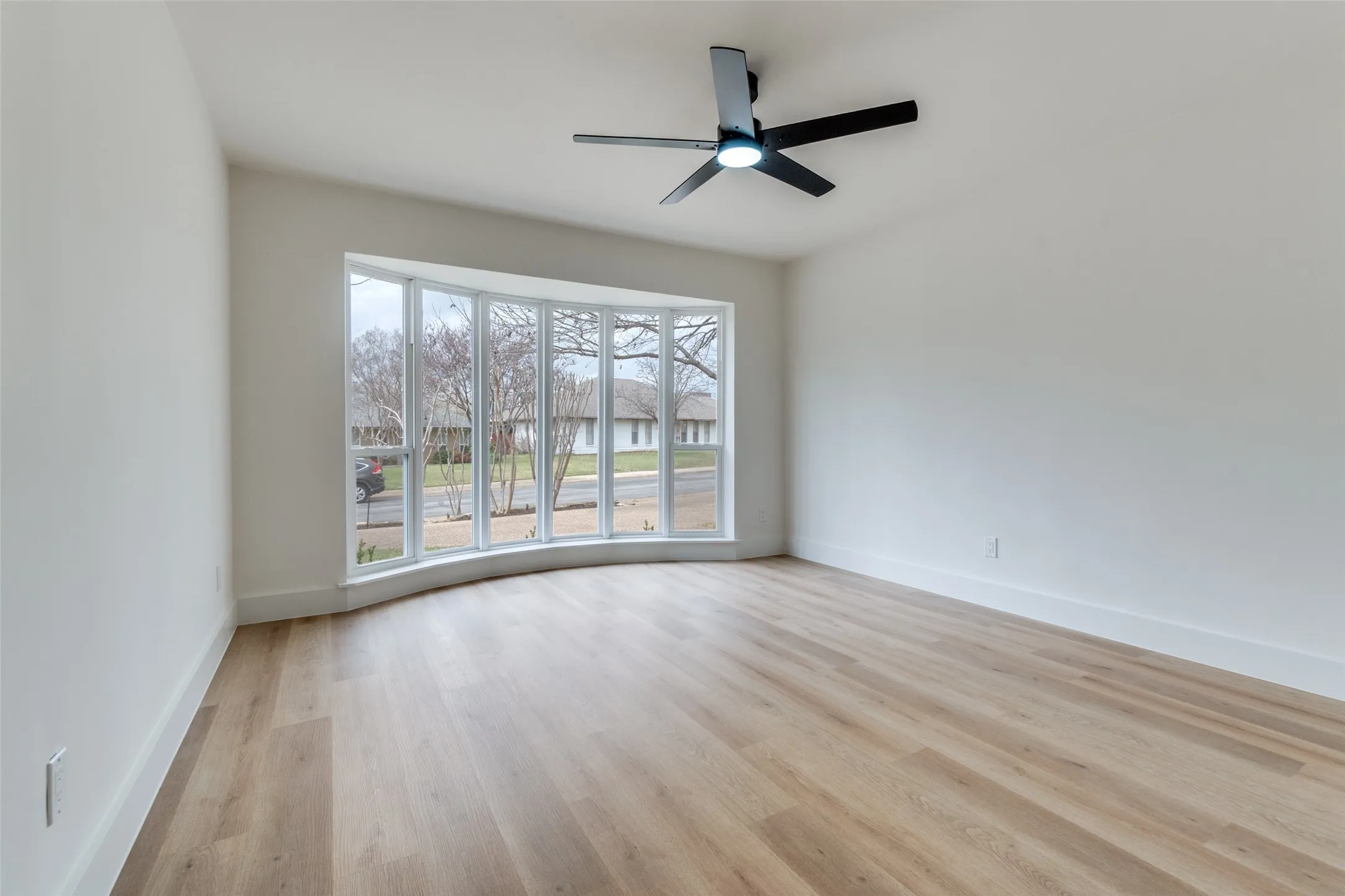 Single Family Residence For Rent in Dallas County , 9406 Arborhill Drive, Dallas, Texas 75243, 3 Bedroom, 3 Bathroom, 2 Garage spaces, 2,903 Sqft, built in 1970, mls#21407166, Real Estate Agent in Dallas, Homes For Rent in Dallas county, Homes For Rent in Dallas, Realtor in Dallas Texas, Real Estate Brokerage Independent Realty Texas, Luminita Cordes Realtor