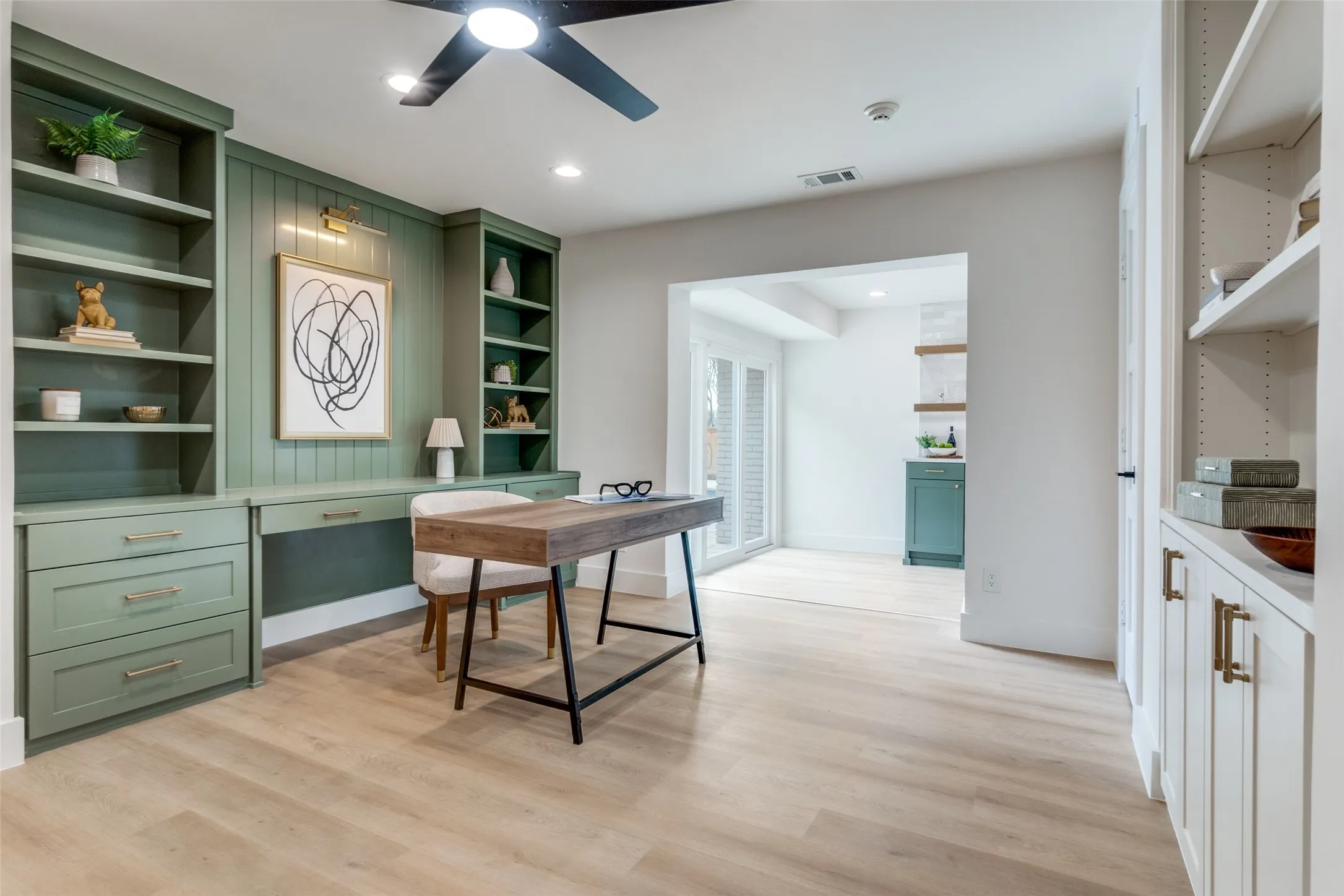 Single Family Residence For Rent in Dallas County , 9406 Arborhill Drive, Dallas, Texas 75243, 3 Bedroom, 3 Bathroom, 2 Garage spaces, 2,903 Sqft, built in 1970, mls#21407166, Real Estate Agent in Dallas, Homes For Rent in Dallas county, Homes For Rent in Dallas, Realtor in Dallas Texas, Real Estate Brokerage Independent Realty Texas, Luminita Cordes Realtor
