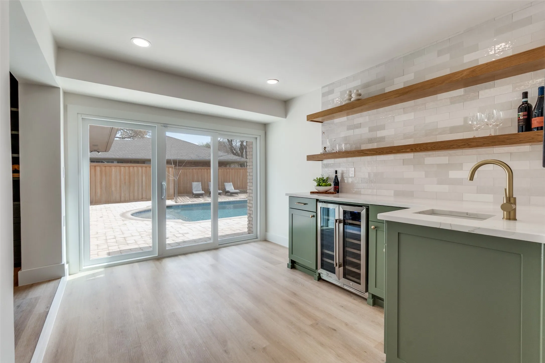 Single Family Residence For Rent in Dallas County , 9406 Arborhill Drive, Dallas, Texas 75243, 3 Bedroom, 3 Bathroom, 2 Garage spaces, 2,903 Sqft, built in 1970, mls#21407166, Real Estate Agent in Dallas, Homes For Rent in Dallas county, Homes For Rent in Dallas, Realtor in Dallas Texas, Real Estate Brokerage Independent Realty Texas, Luminita Cordes Realtor