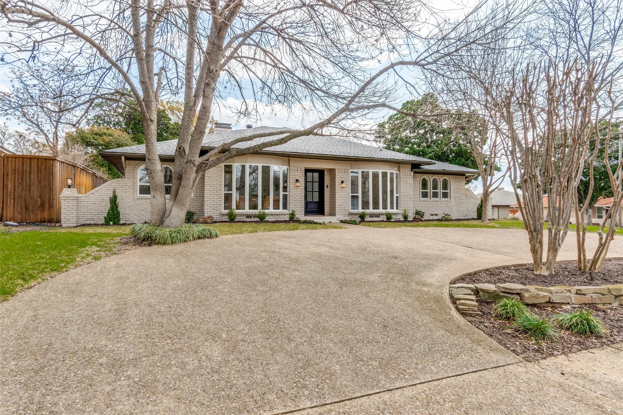 Single Family Residence For Rent in Dallas County , 9406 Arborhill Drive, Dallas, Texas 75243, 3 Bedroom, 3 Bathroom, 2 Garage spaces, 2,903 Sqft, built in 1970, mls#21407166, Real Estate Agent in Dallas, Homes For Rent in Dallas county, Homes For Rent in Dallas, Realtor in Dallas Texas, Real Estate Brokerage Independent Realty Texas, Luminita Cordes Realtor