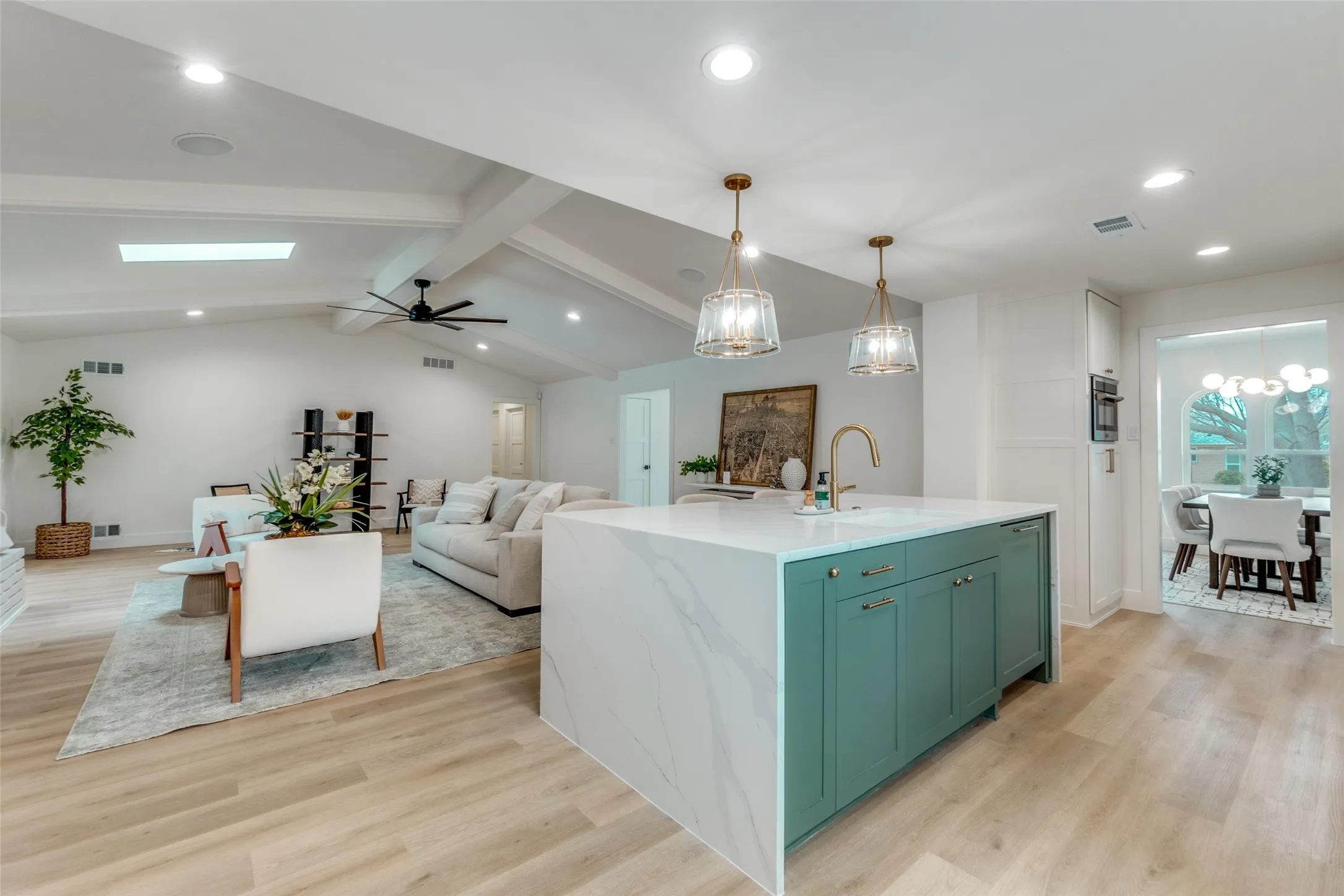 Single Family Residence For Rent in Dallas County , 9406 Arborhill Drive, Dallas, Texas 75243, 3 Bedroom, 3 Bathroom, 2 Garage spaces, 2,903 Sqft, built in 1970, mls#21407166, Real Estate Agent in Dallas, Homes For Rent in Dallas county, Homes For Rent in Dallas, Realtor in Dallas Texas, Real Estate Brokerage Independent Realty Texas, Luminita Cordes Realtor