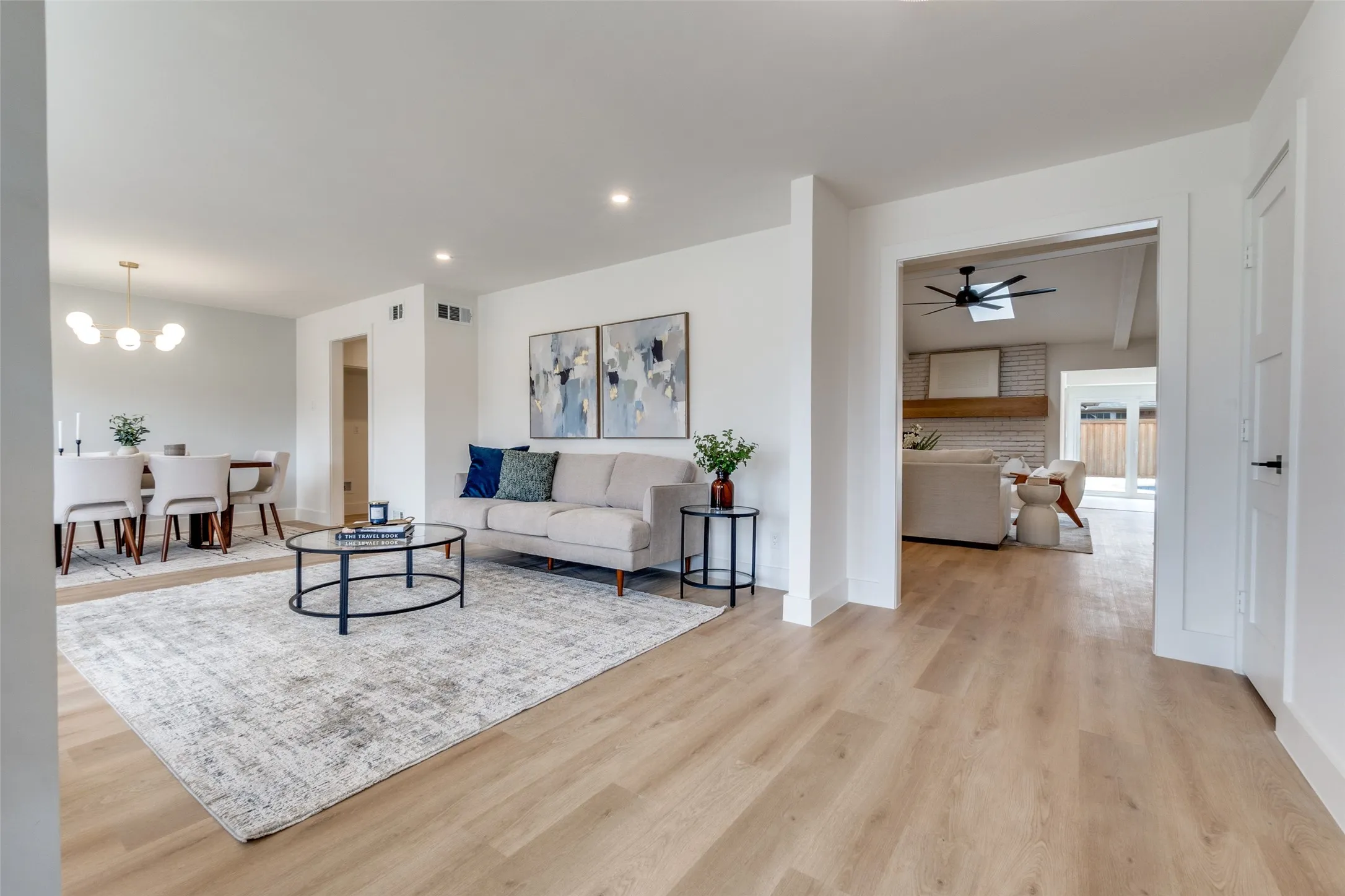 Single Family Residence For Rent in Dallas County , 9406 Arborhill Drive, Dallas, Texas 75243, 3 Bedroom, 3 Bathroom, 2 Garage spaces, 2,903 Sqft, built in 1970, mls#21407166, Real Estate Agent in Dallas, Homes For Rent in Dallas county, Homes For Rent in Dallas, Realtor in Dallas Texas, Real Estate Brokerage Independent Realty Texas, Luminita Cordes Realtor