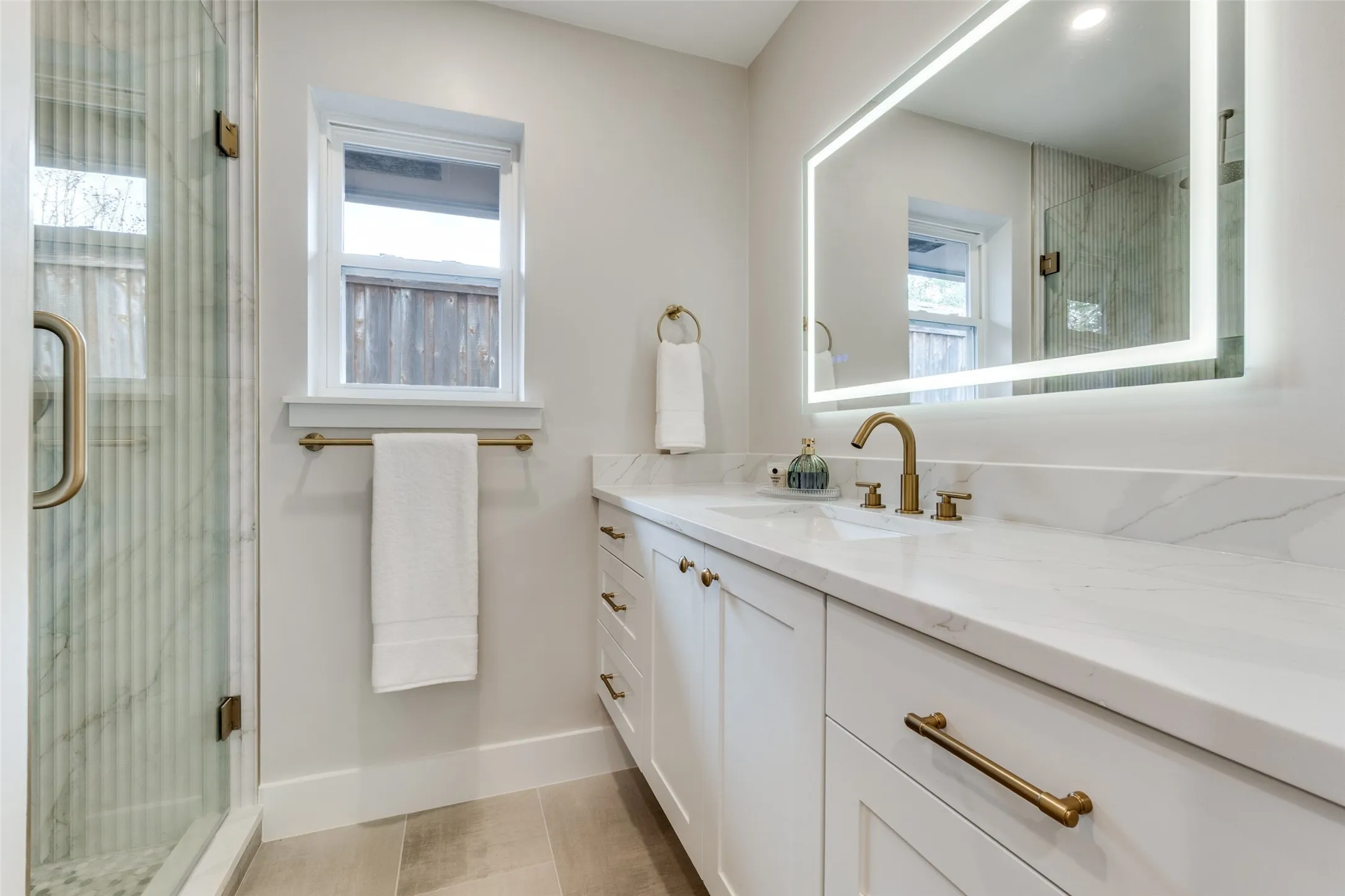 Single Family Residence For Rent in Dallas County , 9406 Arborhill Drive, Dallas, Texas 75243, 3 Bedroom, 3 Bathroom, 2 Garage spaces, 2,903 Sqft, built in 1970, mls#21407166, Real Estate Agent in Dallas, Homes For Rent in Dallas county, Homes For Rent in Dallas, Realtor in Dallas Texas, Real Estate Brokerage Independent Realty Texas, Luminita Cordes Realtor