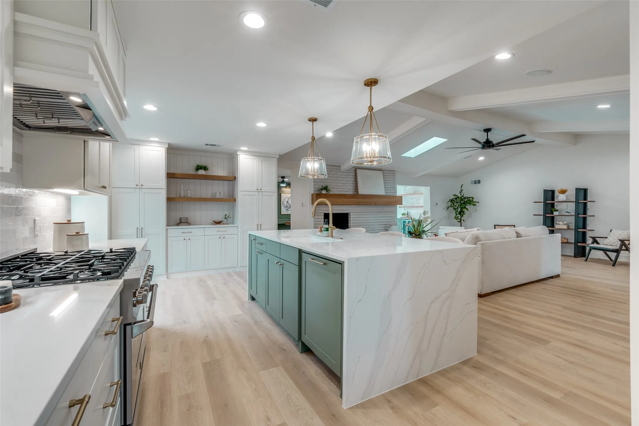 Single Family Residence For Rent in Dallas County , 9406 Arborhill Drive, Dallas, Texas 75243, 3 Bedroom, 3 Bathroom, 2 Garage spaces, 2,903 Sqft, built in 1970, mls#21407166, Real Estate Agent in Dallas, Homes For Rent in Dallas county, Homes For Rent in Dallas, Realtor in Dallas Texas, Real Estate Brokerage Independent Realty Texas, Luminita Cordes Realtor
