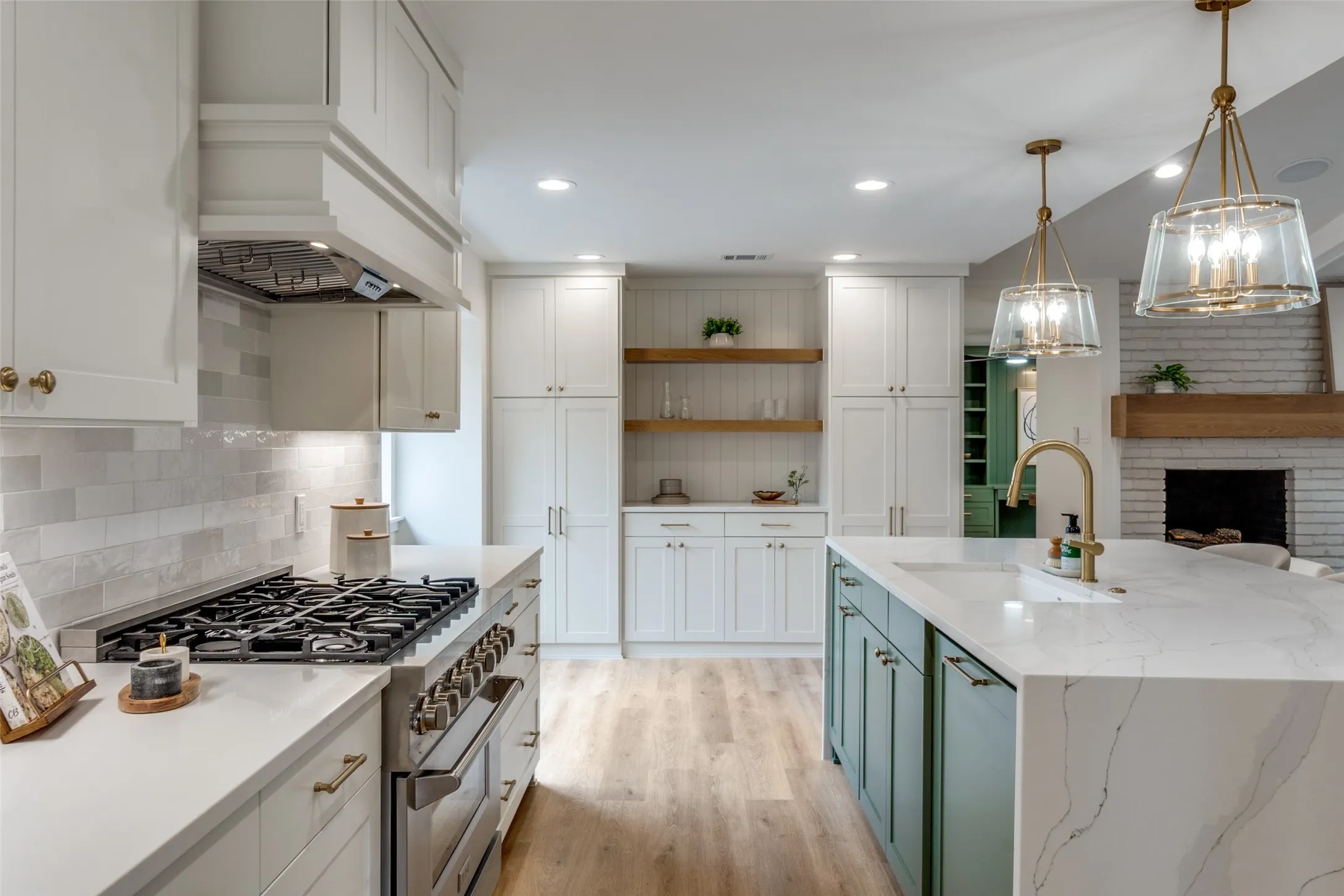 Single Family Residence For Rent in Dallas County , 9406 Arborhill Drive, Dallas, Texas 75243, 3 Bedroom, 3 Bathroom, 2 Garage spaces, 2,903 Sqft, built in 1970, mls#21407166, Real Estate Agent in Dallas, Homes For Rent in Dallas county, Homes For Rent in Dallas, Realtor in Dallas Texas, Real Estate Brokerage Independent Realty Texas, Luminita Cordes Realtor