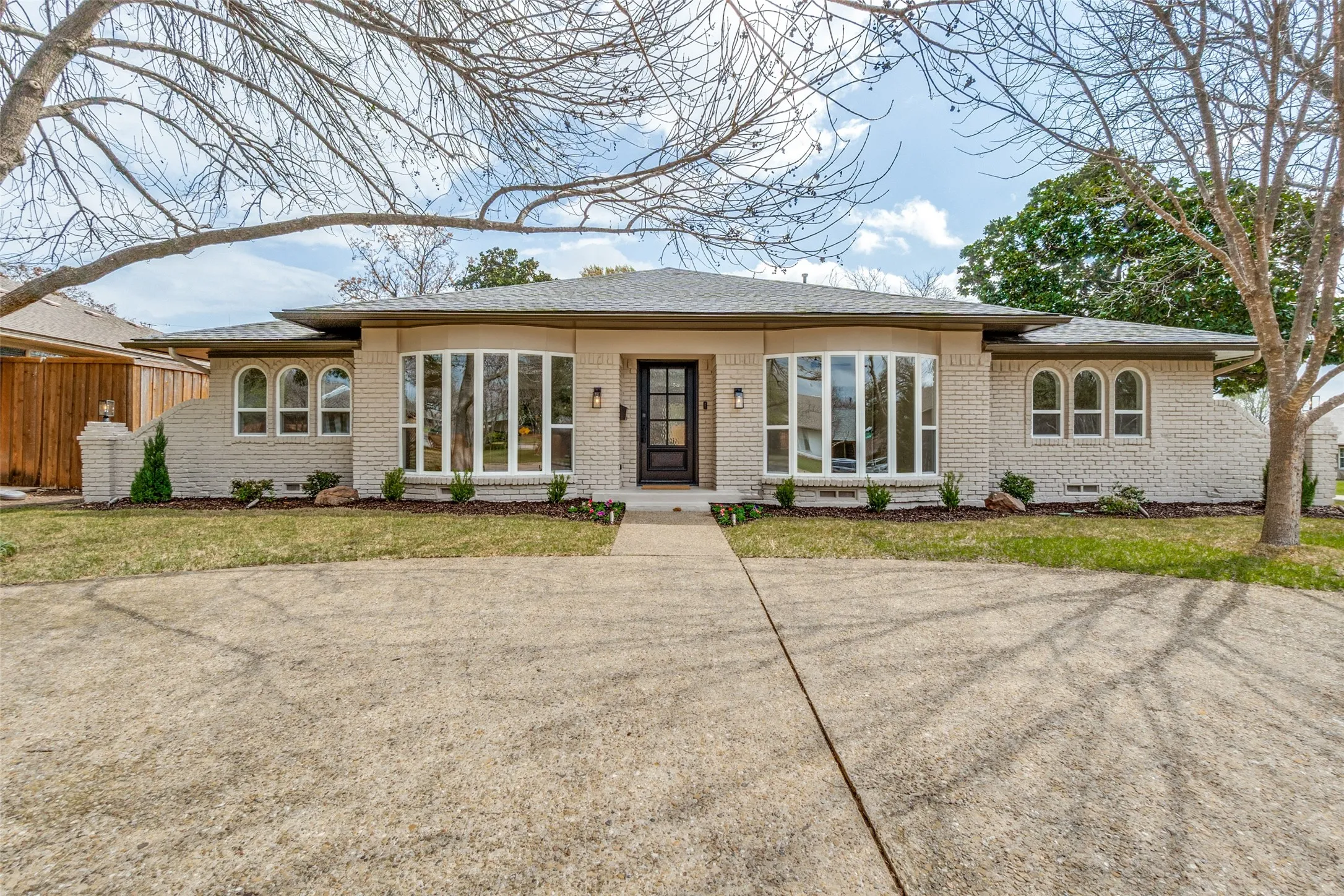 Single Family Residence For Rent in Dallas County , 9406 Arborhill Drive, Dallas, Texas 75243, 3 Bedroom, 3 Bathroom, 2 Garage spaces, 2,903 Sqft, built in 1970, mls#21407166, Real Estate Agent in Dallas, Homes For Rent in Dallas county, Homes For Rent in Dallas, Realtor in Dallas Texas, Real Estate Brokerage Independent Realty Texas, Luminita Cordes Realtor