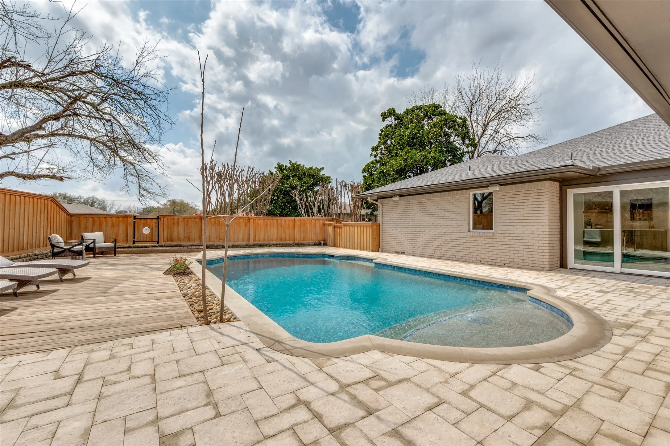Single Family Residence For Rent in Dallas County , 9406 Arborhill Drive, Dallas, Texas 75243, 3 Bedroom, 3 Bathroom, 2 Garage spaces, 2,903 Sqft, built in 1970, mls#21407166, Real Estate Agent in Dallas, Homes For Rent in Dallas county, Homes For Rent in Dallas, Realtor in Dallas Texas, Real Estate Brokerage Independent Realty Texas, Luminita Cordes Realtor