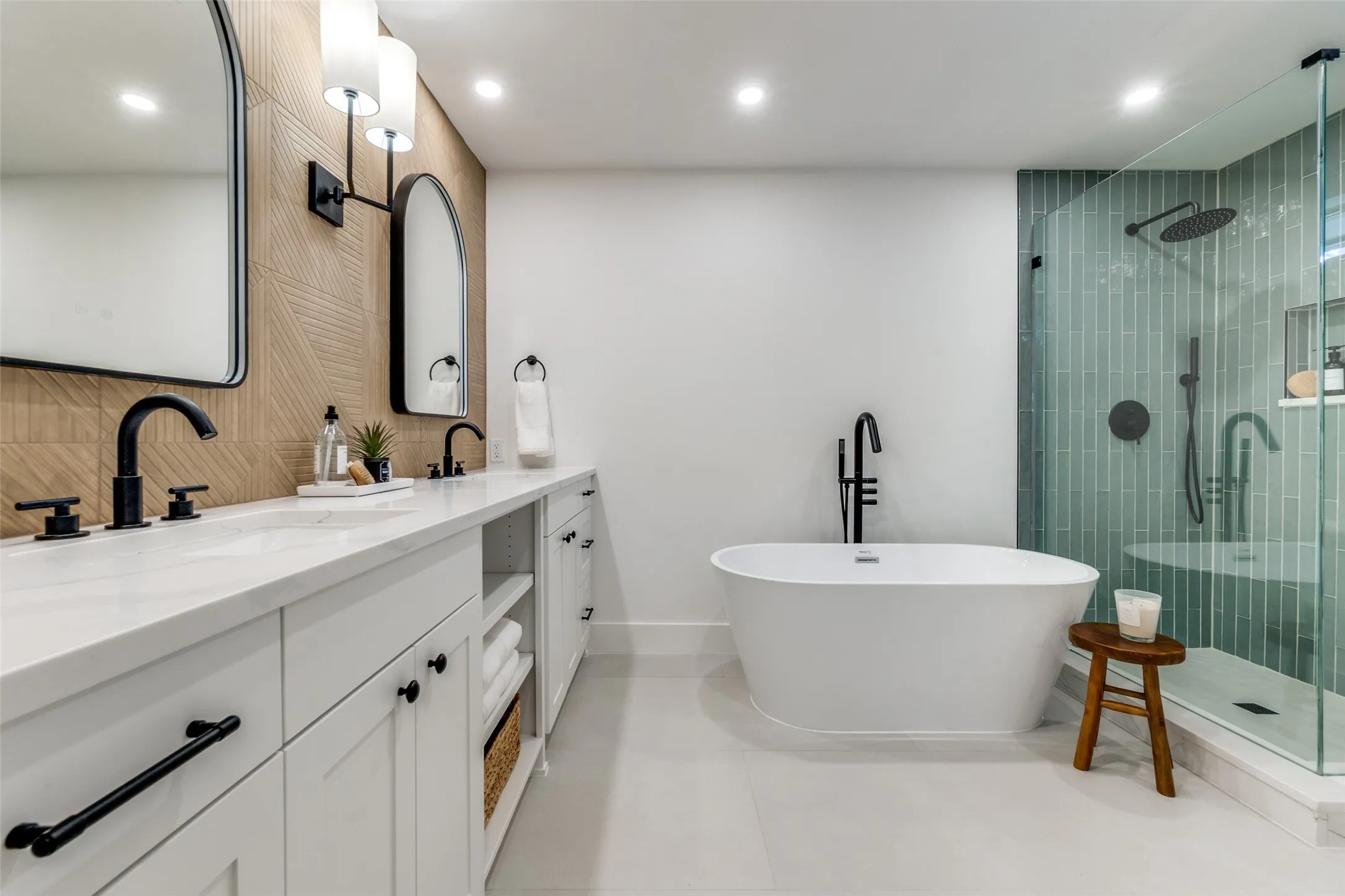 Single Family Residence For Rent in Dallas County , 9406 Arborhill Drive, Dallas, Texas 75243, 3 Bedroom, 3 Bathroom, 2 Garage spaces, 2,903 Sqft, built in 1970, mls#21407166, Real Estate Agent in Dallas, Homes For Rent in Dallas county, Homes For Rent in Dallas, Realtor in Dallas Texas, Real Estate Brokerage Independent Realty Texas, Luminita Cordes Realtor