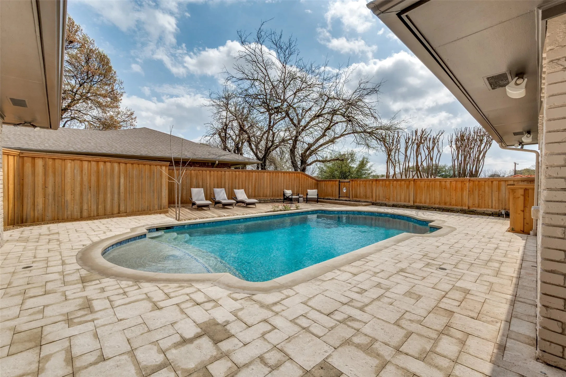 Single Family Residence For Rent in Dallas County , 9406 Arborhill Drive, Dallas, Texas 75243, 3 Bedroom, 3 Bathroom, 2 Garage spaces, 2,903 Sqft, built in 1970, mls#21407166, Real Estate Agent in Dallas, Homes For Rent in Dallas county, Homes For Rent in Dallas, Realtor in Dallas Texas, Real Estate Brokerage Independent Realty Texas, Luminita Cordes Realtor