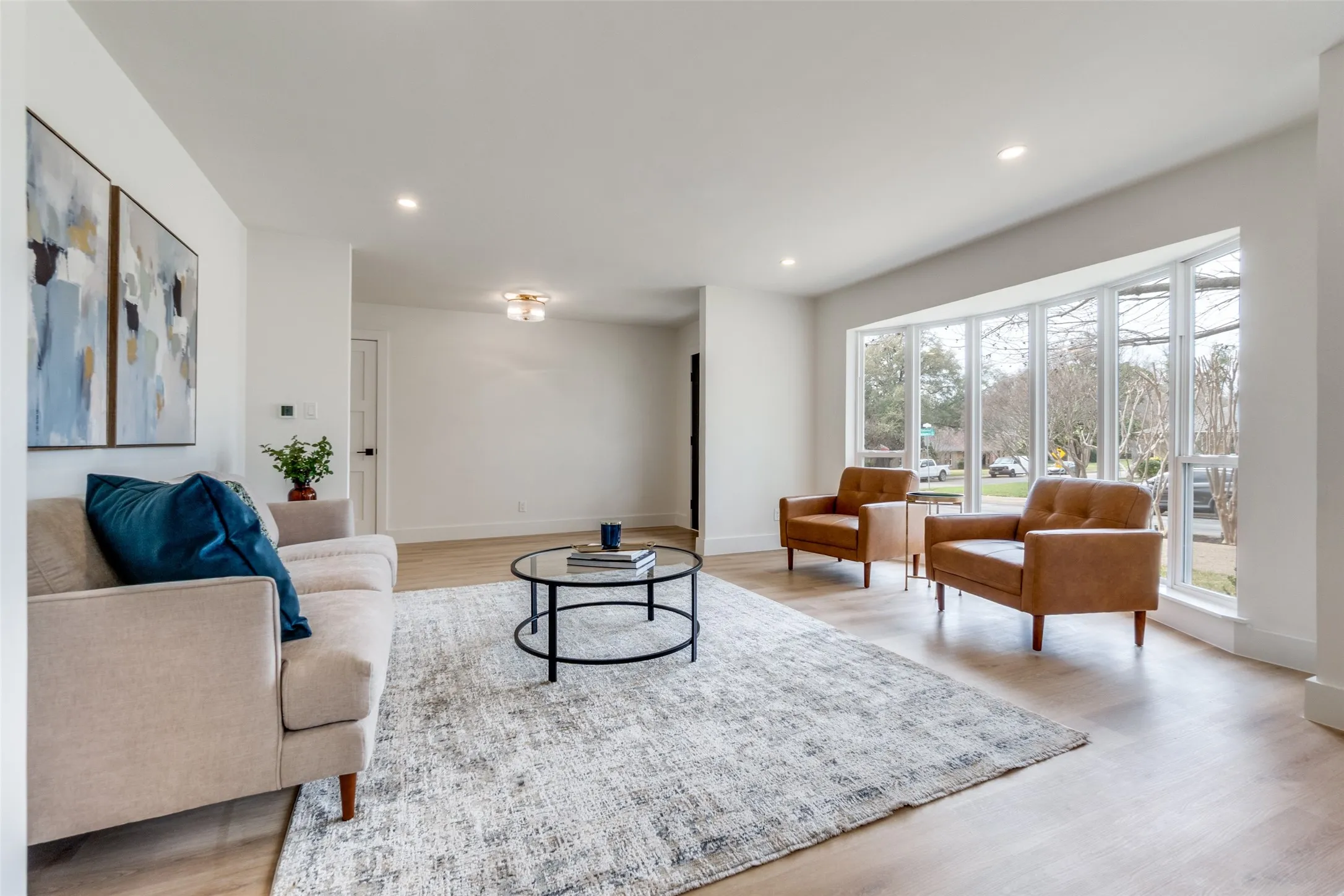 Single Family Residence For Rent in Dallas County , 9406 Arborhill Drive, Dallas, Texas 75243, 3 Bedroom, 3 Bathroom, 2 Garage spaces, 2,903 Sqft, built in 1970, mls#21407166, Real Estate Agent in Dallas, Homes For Rent in Dallas county, Homes For Rent in Dallas, Realtor in Dallas Texas, Real Estate Brokerage Independent Realty Texas, Luminita Cordes Realtor