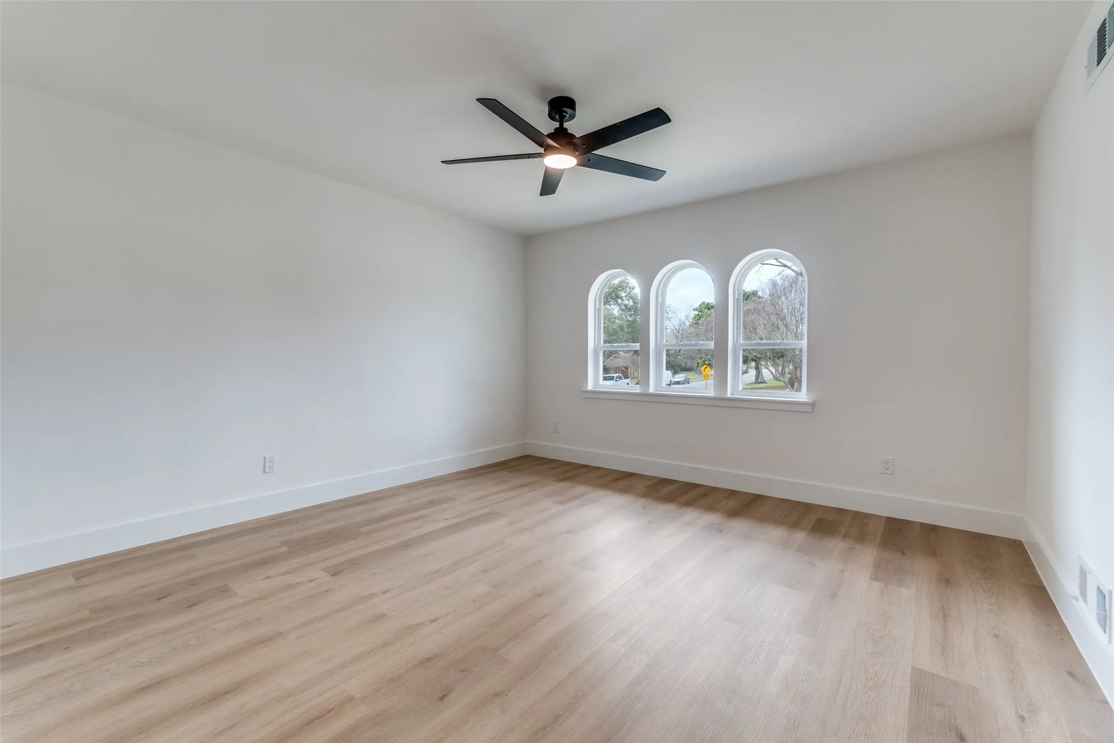 Single Family Residence For Rent in Dallas County , 9406 Arborhill Drive, Dallas, Texas 75243, 3 Bedroom, 3 Bathroom, 2 Garage spaces, 2,903 Sqft, built in 1970, mls#21407166, Real Estate Agent in Dallas, Homes For Rent in Dallas county, Homes For Rent in Dallas, Realtor in Dallas Texas, Real Estate Brokerage Independent Realty Texas, Luminita Cordes Realtor