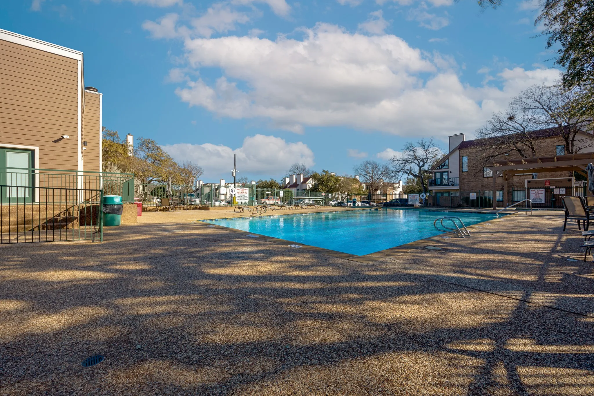 Condominium For Sale in Tarrant County , 2301 Basil Drive F108, Arlington, Texas 76006, 2 Bedroom, 1 Bathroom, Garage spaces, 794 Sqft, built in 1981, mls#21406897, Real Estate Agent in Arlington, Homes For Sale in Tarrant county, Homes For Sale in Arlington, Realtor in Arlington Texas, Real Estate Brokerage Independent Realty Texas, Luminita Cordes Realtor