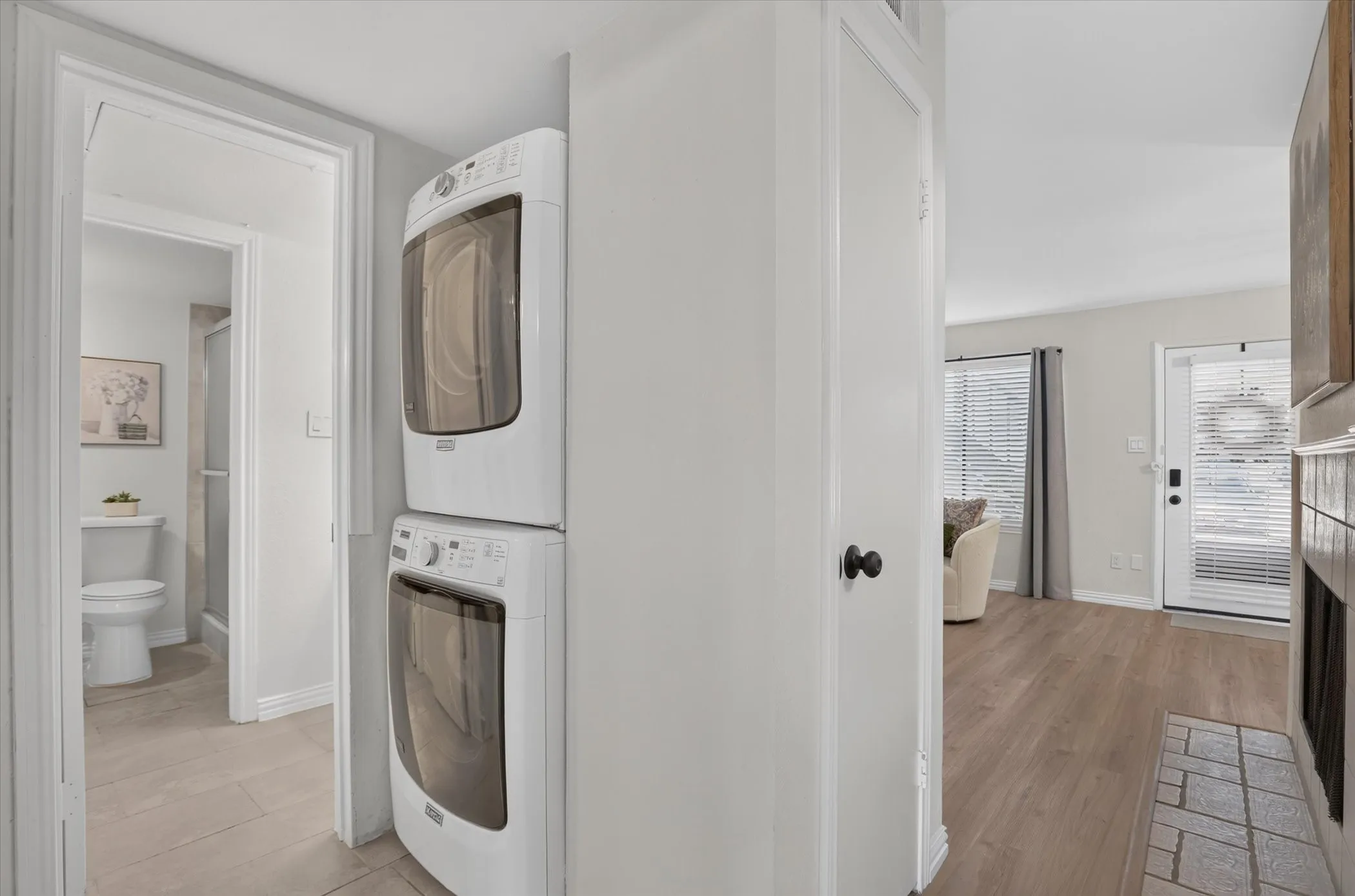 Condominium For Sale in Tarrant County , 2301 Basil Drive F108, Arlington, Texas 76006, 2 Bedroom, 1 Bathroom, Garage spaces, 794 Sqft, built in 1981, mls#21406897, Real Estate Agent in Arlington, Homes For Sale in Tarrant county, Homes For Sale in Arlington, Realtor in Arlington Texas, Real Estate Brokerage Independent Realty Texas, Luminita Cordes Realtor