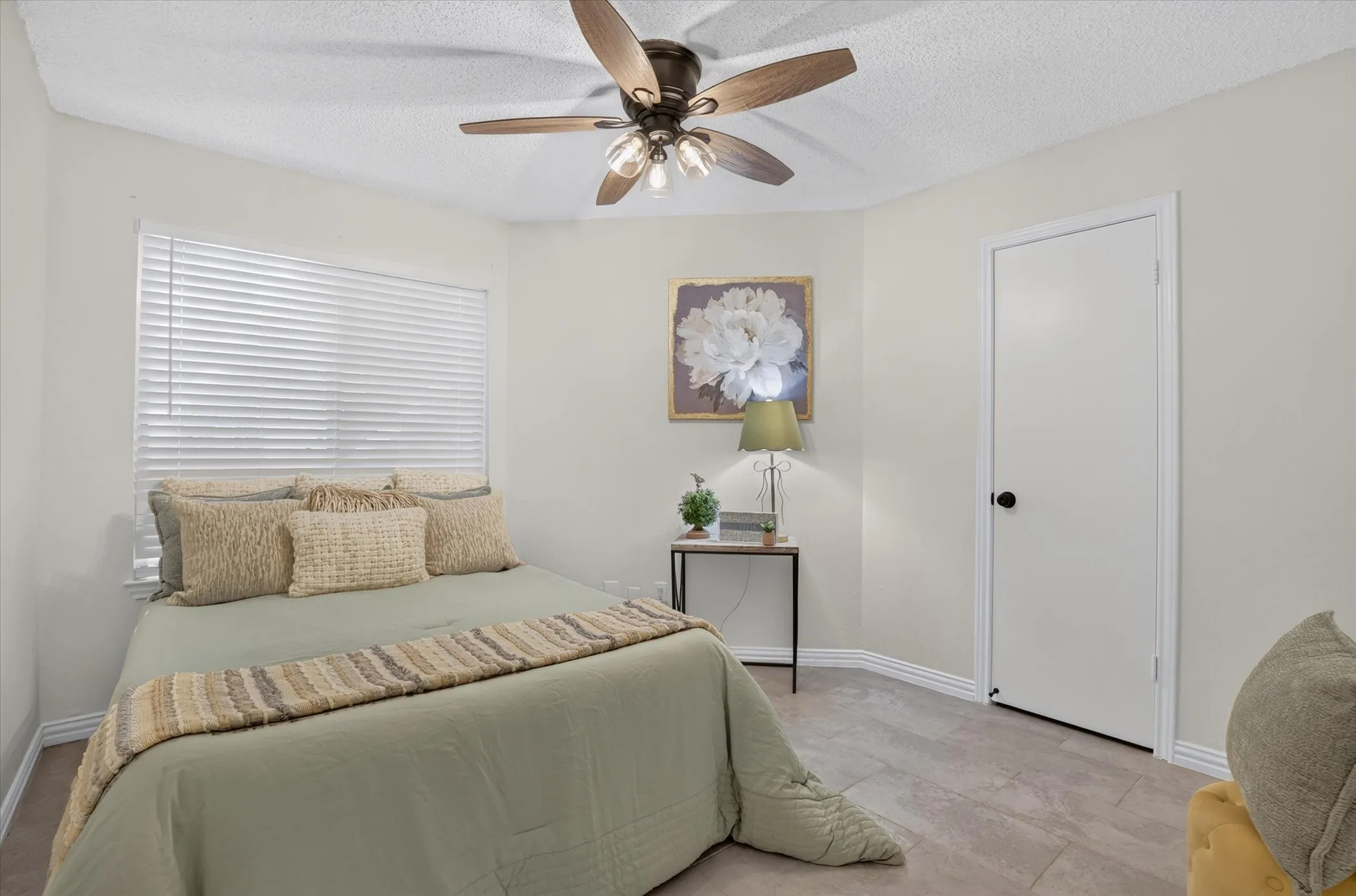 Condominium For Sale in Tarrant County , 2301 Basil Drive F108, Arlington, Texas 76006, 2 Bedroom, 1 Bathroom, Garage spaces, 794 Sqft, built in 1981, mls#21406897, Real Estate Agent in Arlington, Homes For Sale in Tarrant county, Homes For Sale in Arlington, Realtor in Arlington Texas, Real Estate Brokerage Independent Realty Texas, Luminita Cordes Realtor