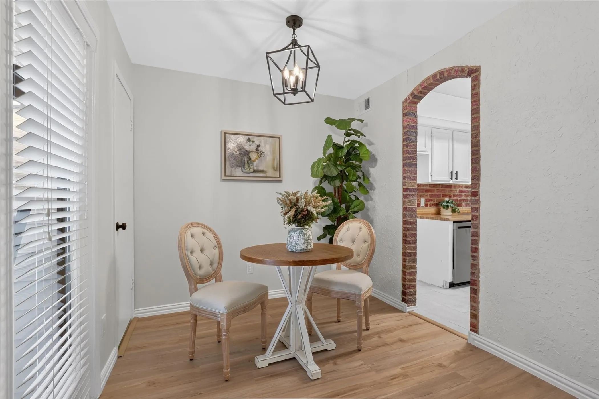 Condominium For Sale in Tarrant County , 2301 Basil Drive F108, Arlington, Texas 76006, 2 Bedroom, 1 Bathroom, Garage spaces, 794 Sqft, built in 1981, mls#21406897, Real Estate Agent in Arlington, Homes For Sale in Tarrant county, Homes For Sale in Arlington, Realtor in Arlington Texas, Real Estate Brokerage Independent Realty Texas, Luminita Cordes Realtor