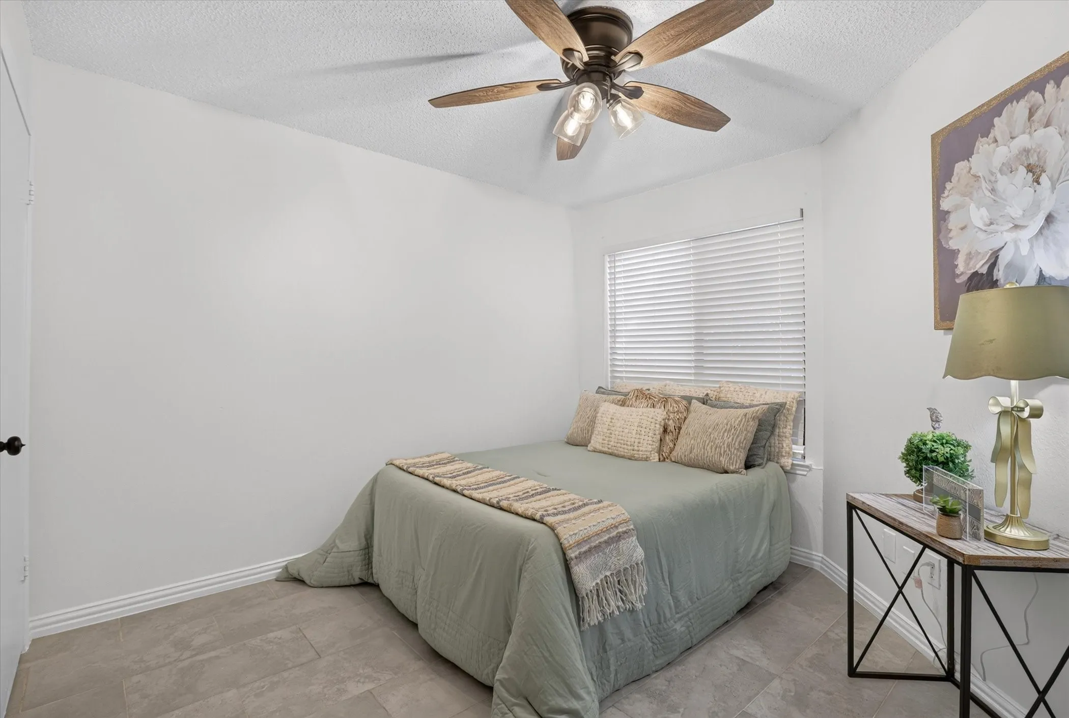 Condominium For Sale in Tarrant County , 2301 Basil Drive F108, Arlington, Texas 76006, 2 Bedroom, 1 Bathroom, Garage spaces, 794 Sqft, built in 1981, mls#21406897, Real Estate Agent in Arlington, Homes For Sale in Tarrant county, Homes For Sale in Arlington, Realtor in Arlington Texas, Real Estate Brokerage Independent Realty Texas, Luminita Cordes Realtor