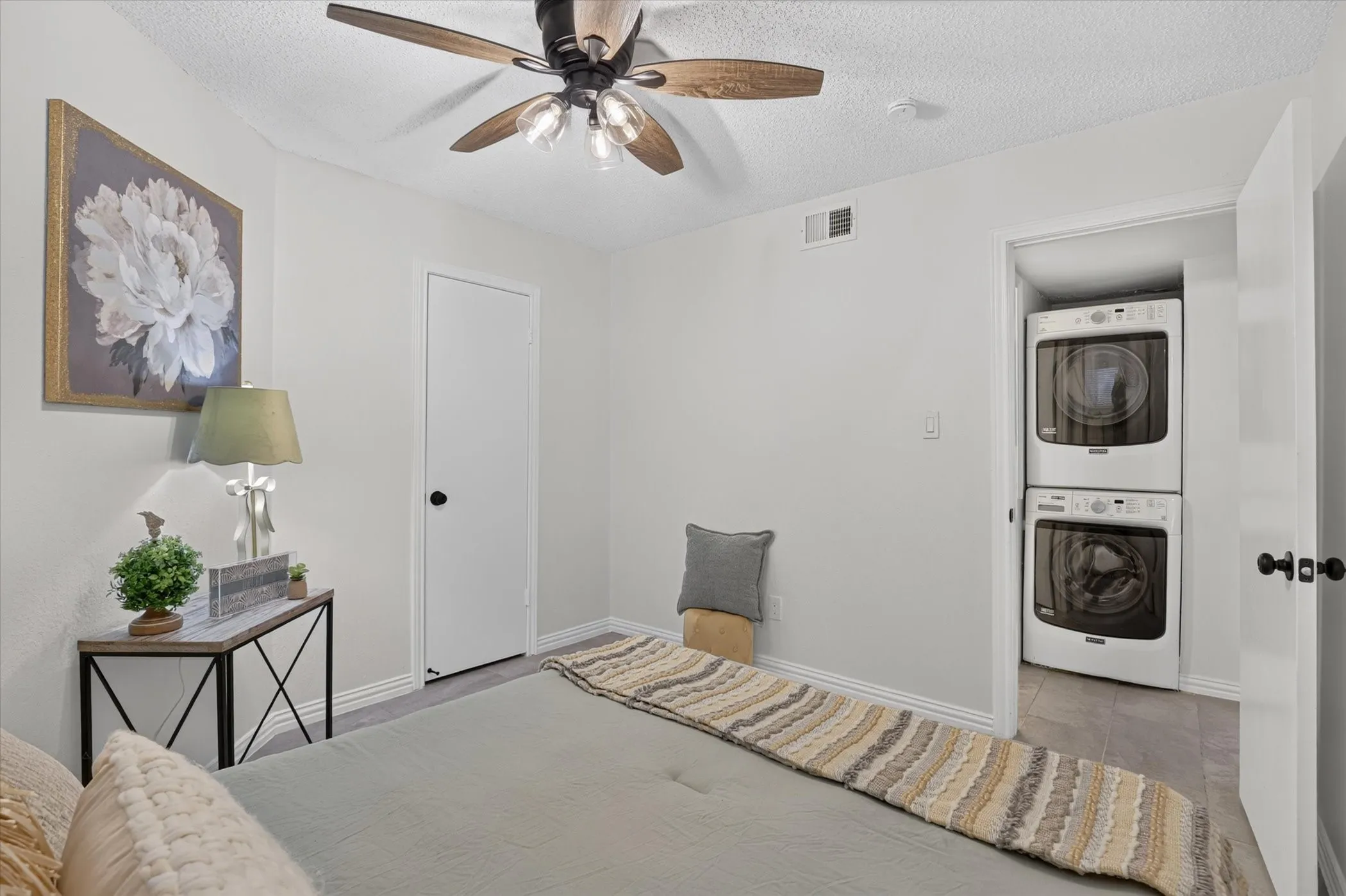 Condominium For Sale in Tarrant County , 2301 Basil Drive F108, Arlington, Texas 76006, 2 Bedroom, 1 Bathroom, Garage spaces, 794 Sqft, built in 1981, mls#21406897, Real Estate Agent in Arlington, Homes For Sale in Tarrant county, Homes For Sale in Arlington, Realtor in Arlington Texas, Real Estate Brokerage Independent Realty Texas, Luminita Cordes Realtor