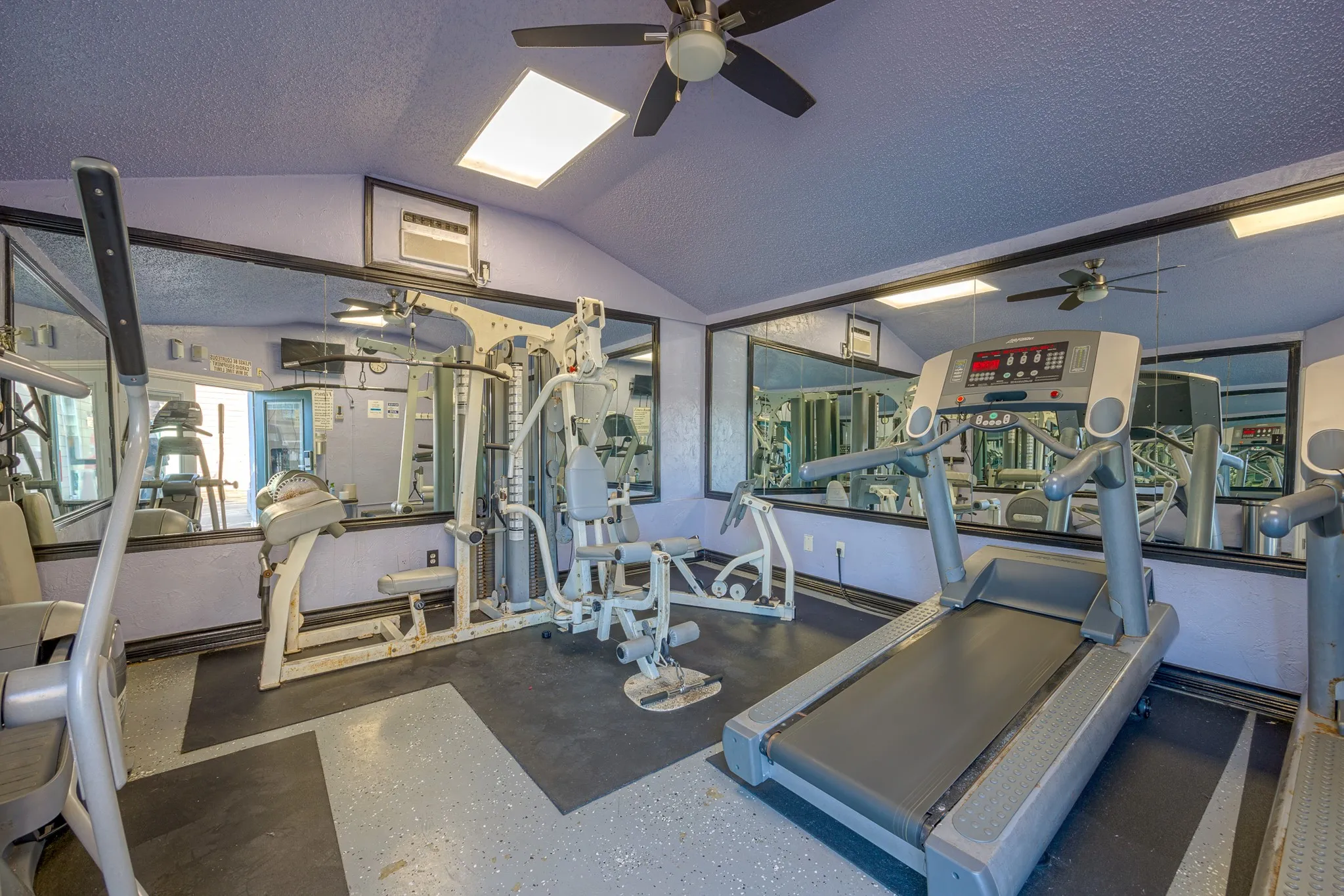 Condominium For Sale in Tarrant County , 2301 Basil Drive F108, Arlington, Texas 76006, 2 Bedroom, 1 Bathroom, Garage spaces, 794 Sqft, built in 1981, mls#21406897, Real Estate Agent in Arlington, Homes For Sale in Tarrant county, Homes For Sale in Arlington, Realtor in Arlington Texas, Real Estate Brokerage Independent Realty Texas, Luminita Cordes Realtor