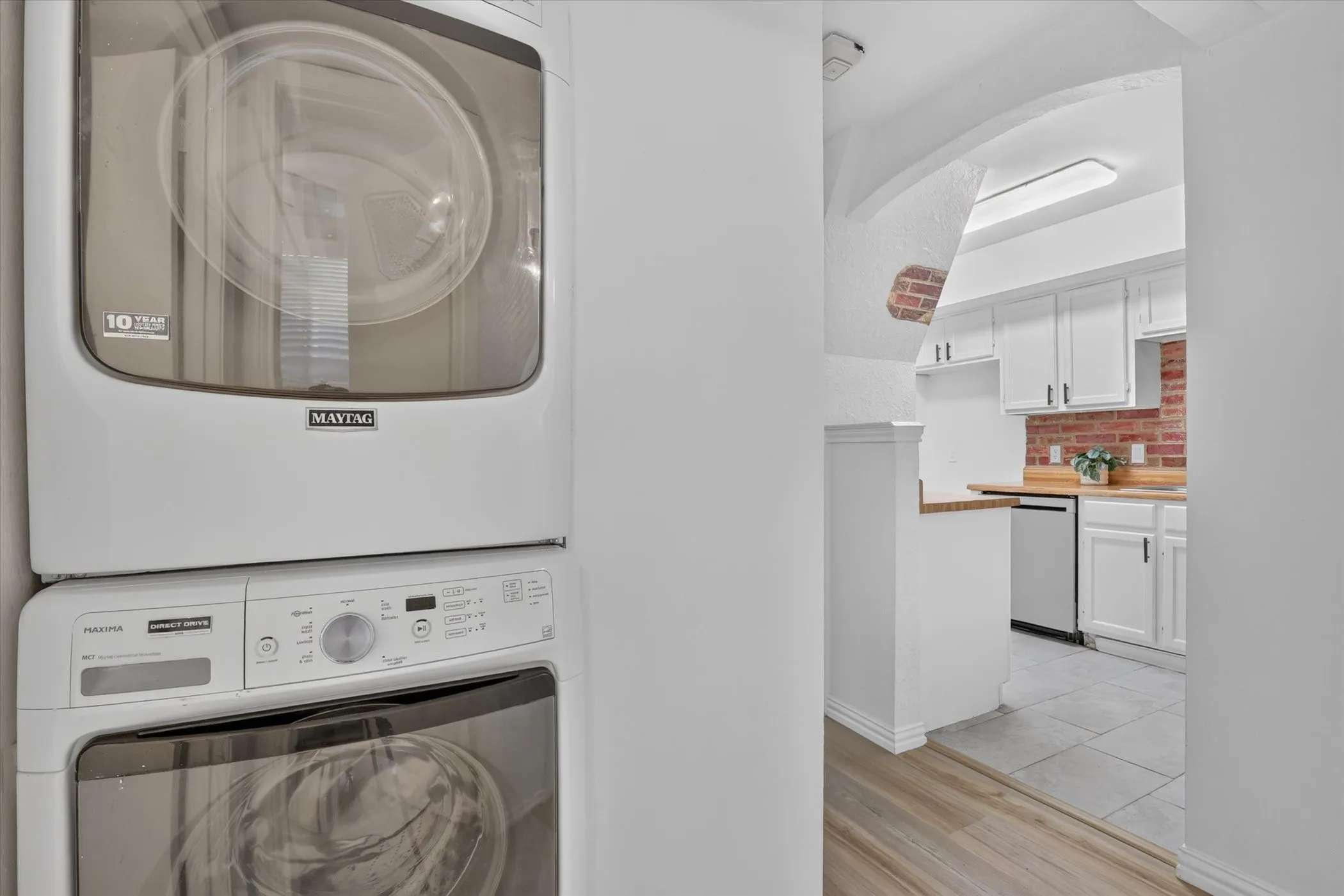 Condominium For Sale in Tarrant County , 2301 Basil Drive F108, Arlington, Texas 76006, 2 Bedroom, 1 Bathroom, Garage spaces, 794 Sqft, built in 1981, mls#21406897, Real Estate Agent in Arlington, Homes For Sale in Tarrant county, Homes For Sale in Arlington, Realtor in Arlington Texas, Real Estate Brokerage Independent Realty Texas, Luminita Cordes Realtor
