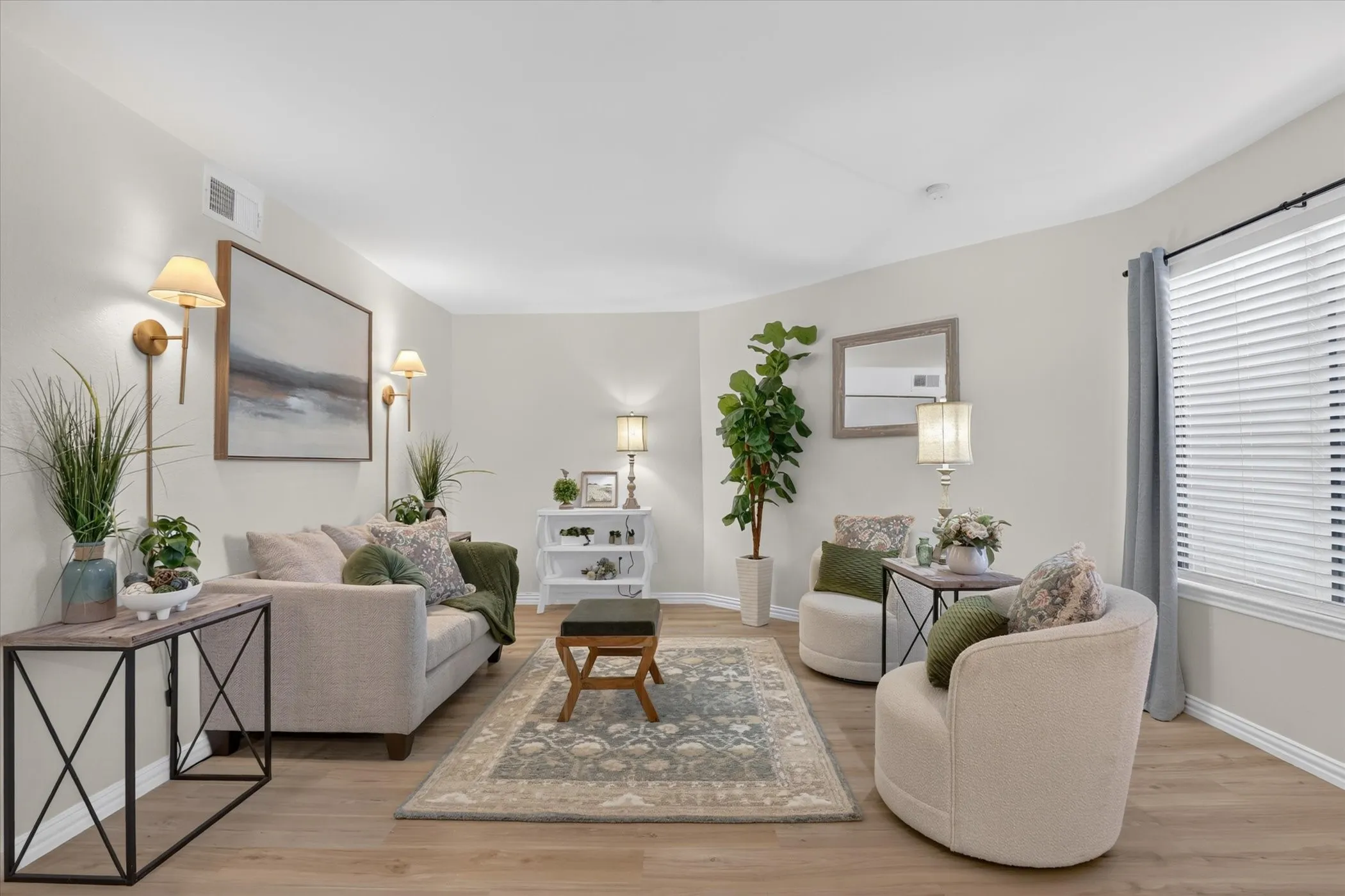 Condominium For Sale in Tarrant County , 2301 Basil Drive F108, Arlington, Texas 76006, 2 Bedroom, 1 Bathroom, Garage spaces, 794 Sqft, built in 1981, mls#21406897, Real Estate Agent in Arlington, Homes For Sale in Tarrant county, Homes For Sale in Arlington, Realtor in Arlington Texas, Real Estate Brokerage Independent Realty Texas, Luminita Cordes Realtor
