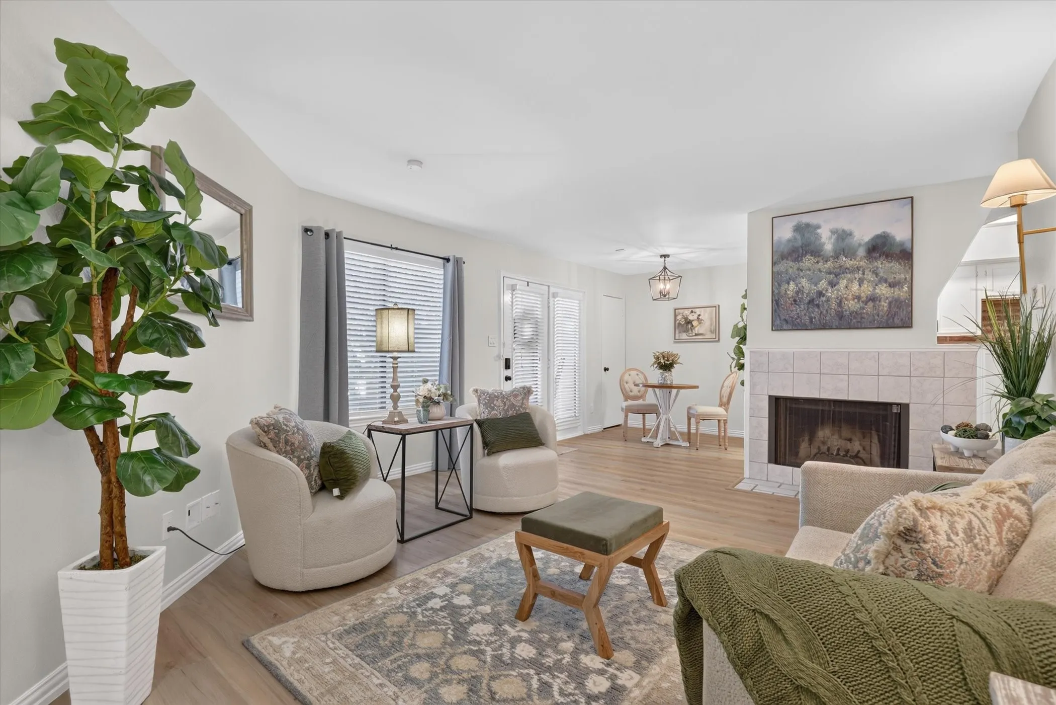 Condominium For Sale in Tarrant County , 2301 Basil Drive F108, Arlington, Texas 76006, 2 Bedroom, 1 Bathroom, Garage spaces, 794 Sqft, built in 1981, mls#21406897, Real Estate Agent in Arlington, Homes For Sale in Tarrant county, Homes For Sale in Arlington, Realtor in Arlington Texas, Real Estate Brokerage Independent Realty Texas, Luminita Cordes Realtor