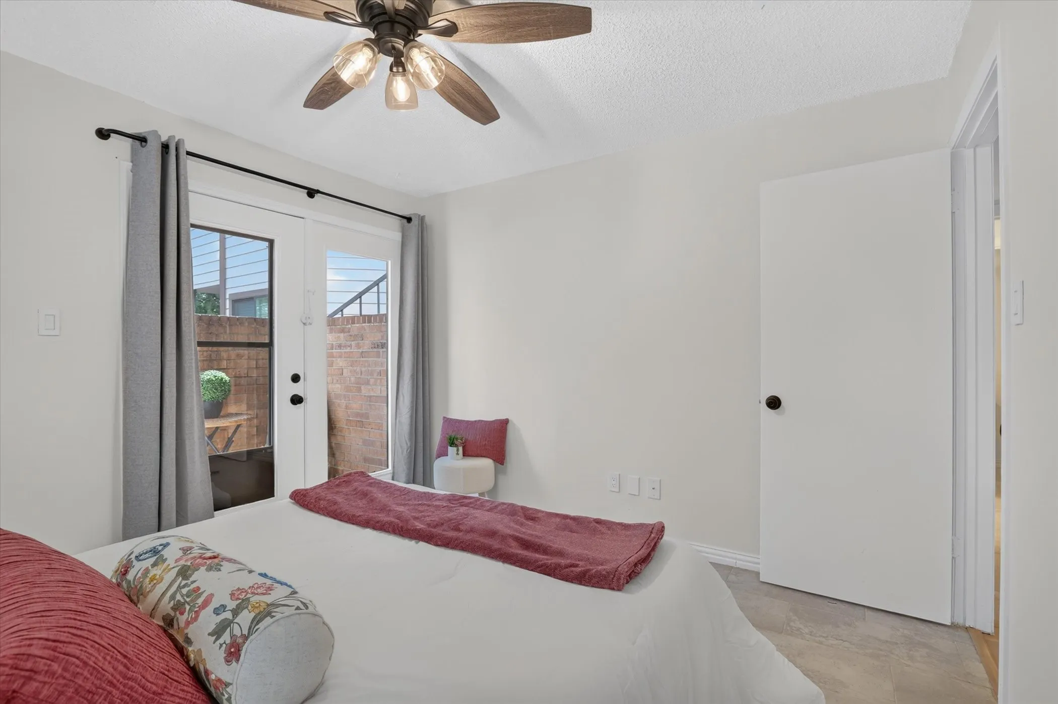 Condominium For Sale in Tarrant County , 2301 Basil Drive F108, Arlington, Texas 76006, 2 Bedroom, 1 Bathroom, Garage spaces, 794 Sqft, built in 1981, mls#21406897, Real Estate Agent in Arlington, Homes For Sale in Tarrant county, Homes For Sale in Arlington, Realtor in Arlington Texas, Real Estate Brokerage Independent Realty Texas, Luminita Cordes Realtor