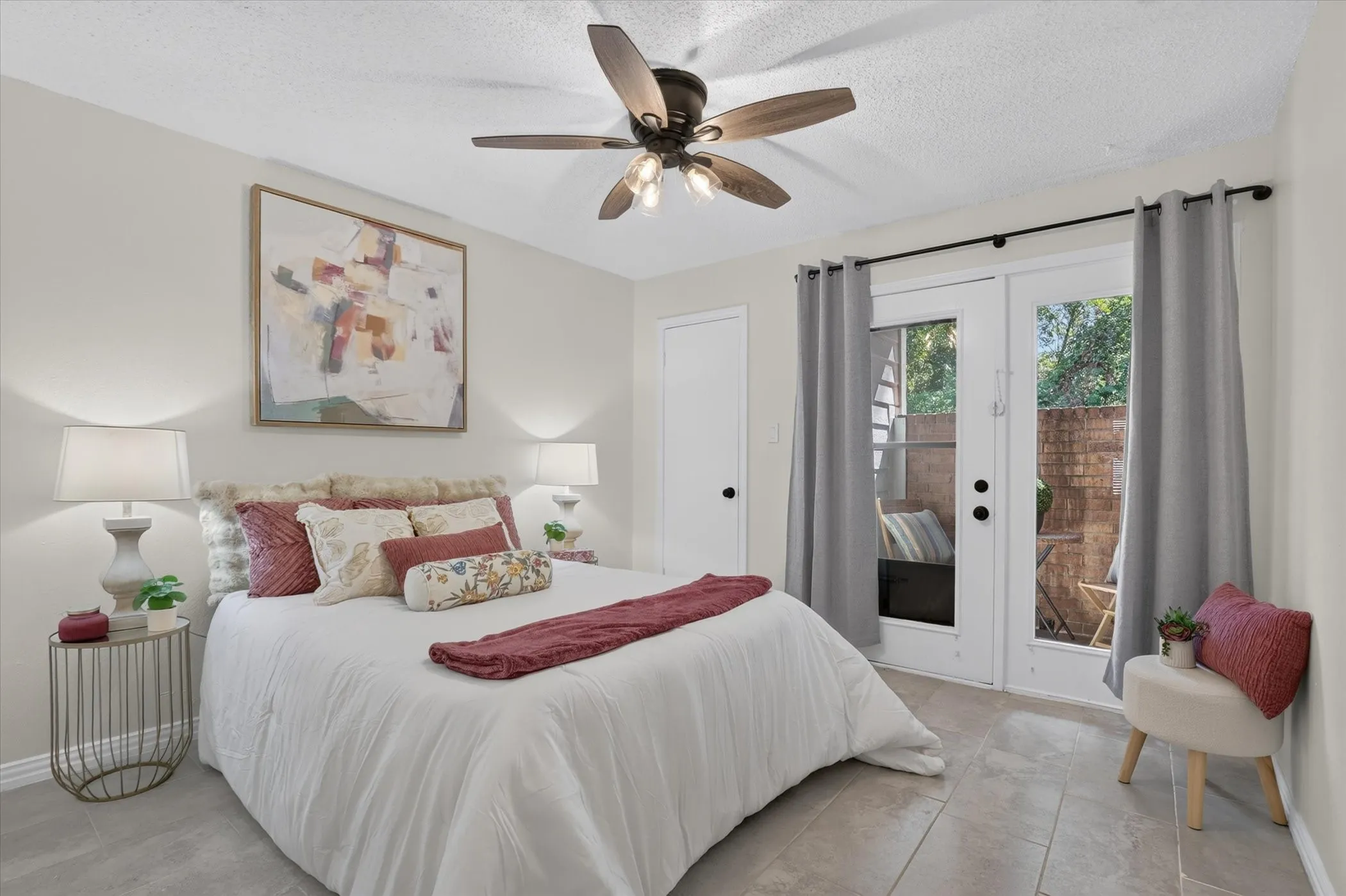 Condominium For Sale in Tarrant County , 2301 Basil Drive F108, Arlington, Texas 76006, 2 Bedroom, 1 Bathroom, Garage spaces, 794 Sqft, built in 1981, mls#21406897, Real Estate Agent in Arlington, Homes For Sale in Tarrant county, Homes For Sale in Arlington, Realtor in Arlington Texas, Real Estate Brokerage Independent Realty Texas, Luminita Cordes Realtor