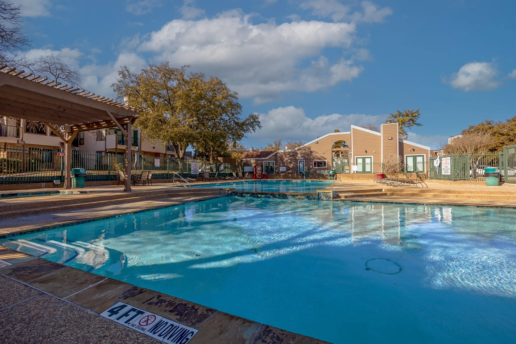 Condominium For Sale in Tarrant County , 2301 Basil Drive F108, Arlington, Texas 76006, 2 Bedroom, 1 Bathroom, Garage spaces, 794 Sqft, built in 1981, mls#21406897, Real Estate Agent in Arlington, Homes For Sale in Tarrant county, Homes For Sale in Arlington, Realtor in Arlington Texas, Real Estate Brokerage Independent Realty Texas, Luminita Cordes Realtor