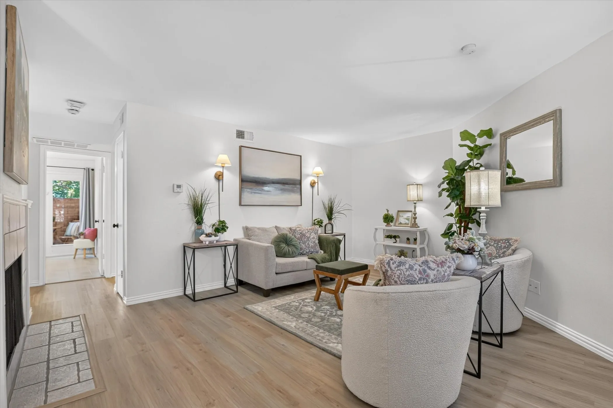 Condominium For Sale in Tarrant County , 2301 Basil Drive F108, Arlington, Texas 76006, 2 Bedroom, 1 Bathroom, Garage spaces, 794 Sqft, built in 1981, mls#21406897, Real Estate Agent in Arlington, Homes For Sale in Tarrant county, Homes For Sale in Arlington, Realtor in Arlington Texas, Real Estate Brokerage Independent Realty Texas, Luminita Cordes Realtor