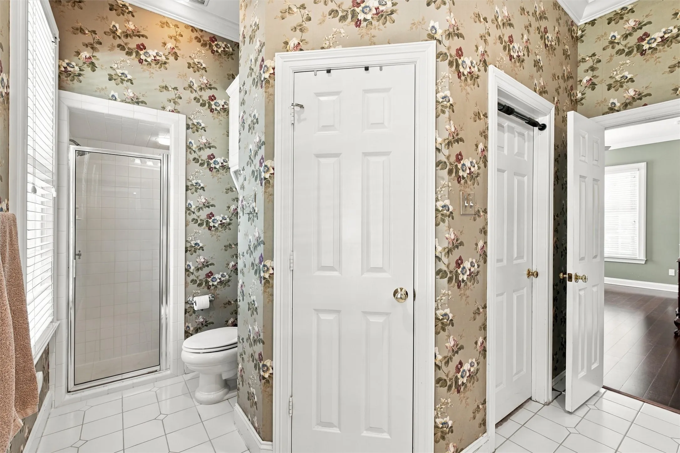 Single Family Residence For Sale in Mc Lennan County , 103 Royal Springs Lane, Crawford, Texas 76638, 4 Bedroom, 5 Bathroom, 2 Garage spaces, 3,028 Sqft, built in 2000, mls#21404069, Real Estate Agent in Crawford, Homes For Sale in Mc Lennan county, Homes For Sale in Crawford, Realtor in Crawford Texas, Real Estate Brokerage Independent Realty Texas, Luminita Cordes Realtor