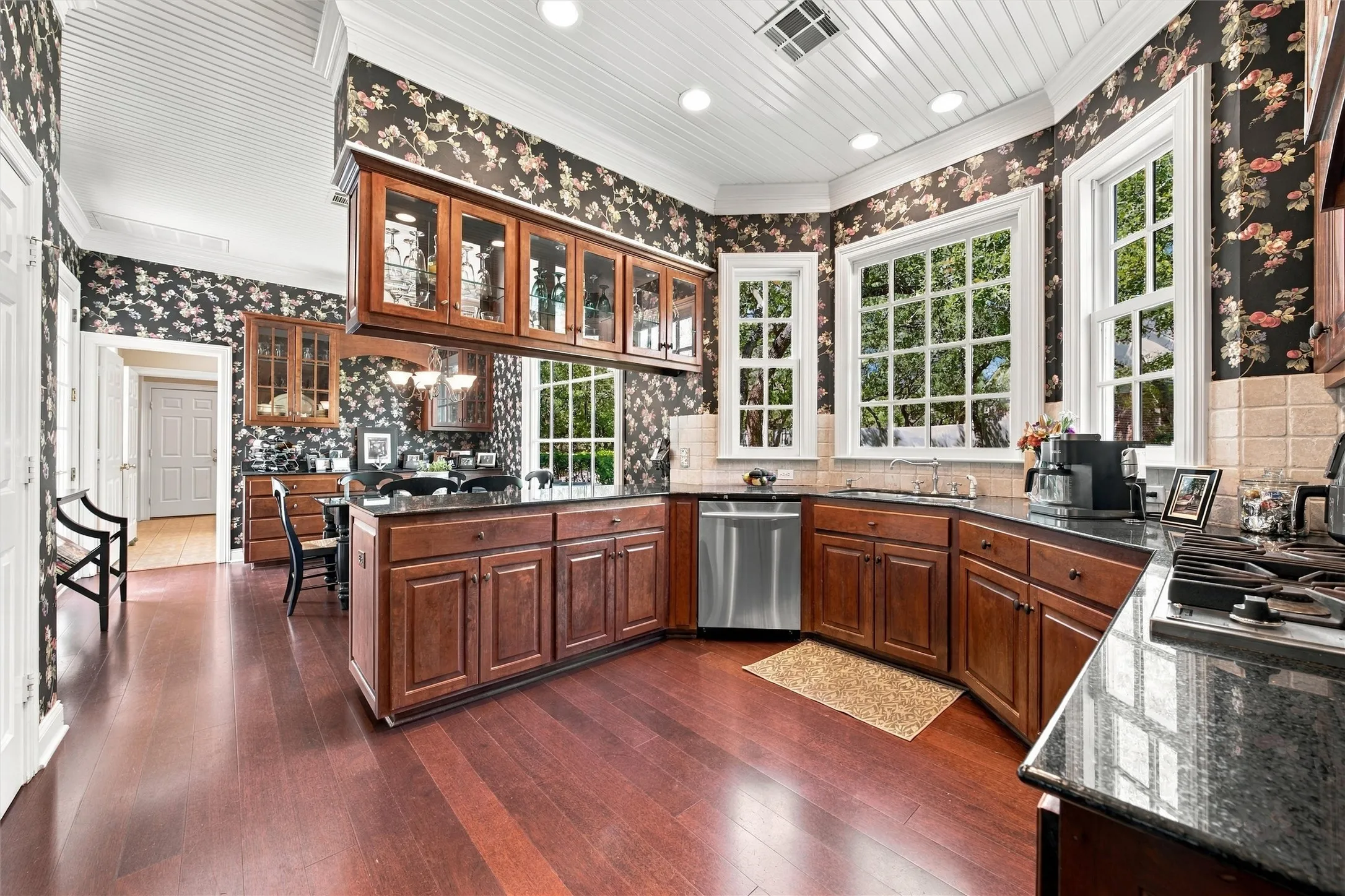 Single Family Residence For Sale in Mc Lennan County , 103 Royal Springs Lane, Crawford, Texas 76638, 4 Bedroom, 5 Bathroom, 2 Garage spaces, 3,028 Sqft, built in 2000, mls#21404069, Real Estate Agent in Crawford, Homes For Sale in Mc Lennan county, Homes For Sale in Crawford, Realtor in Crawford Texas, Real Estate Brokerage Independent Realty Texas, Luminita Cordes Realtor