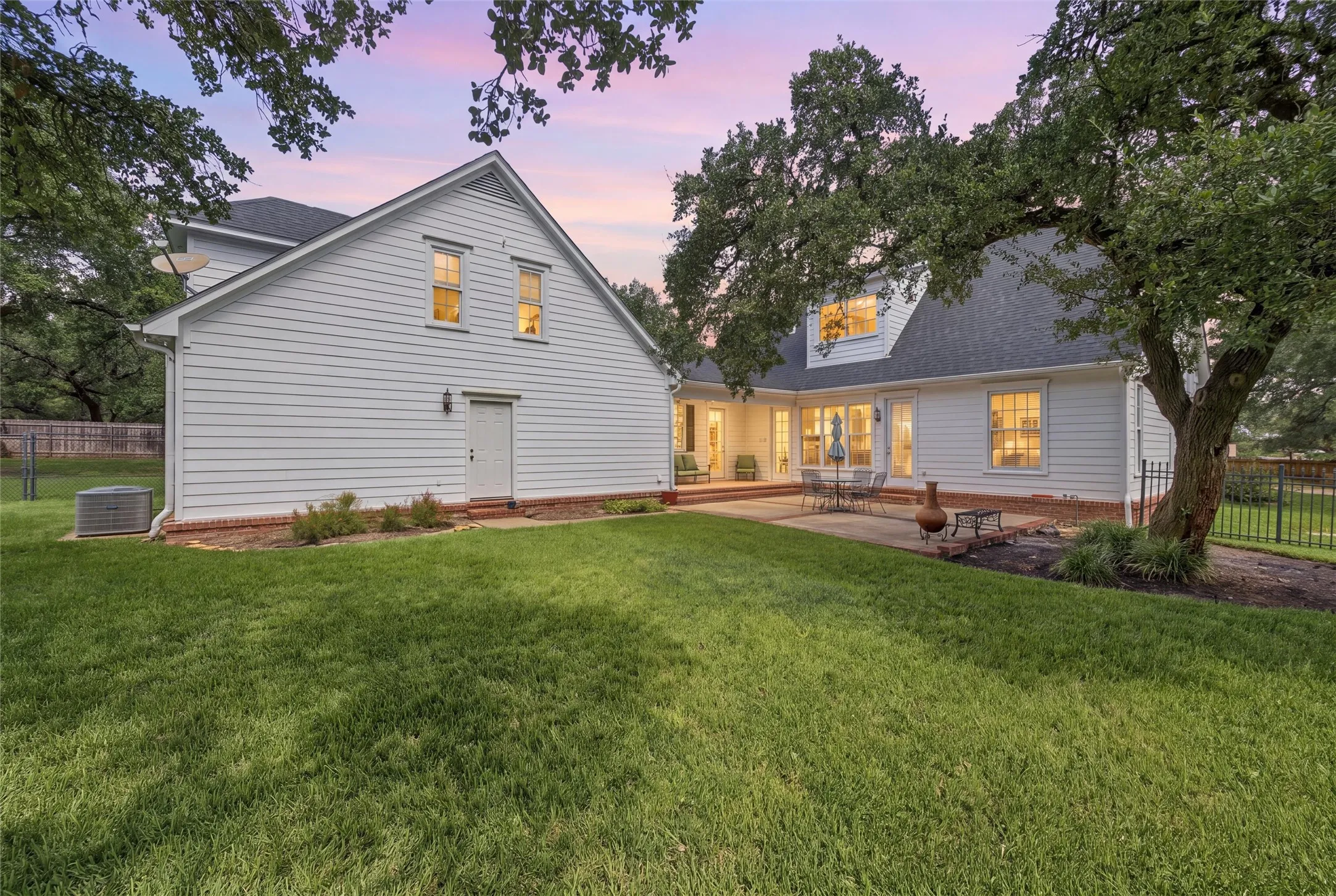 Single Family Residence For Sale in Mc Lennan County , 103 Royal Springs Lane, Crawford, Texas 76638, 4 Bedroom, 5 Bathroom, 2 Garage spaces, 3,028 Sqft, built in 2000, mls#21404069, Real Estate Agent in Crawford, Homes For Sale in Mc Lennan county, Homes For Sale in Crawford, Realtor in Crawford Texas, Real Estate Brokerage Independent Realty Texas, Luminita Cordes Realtor