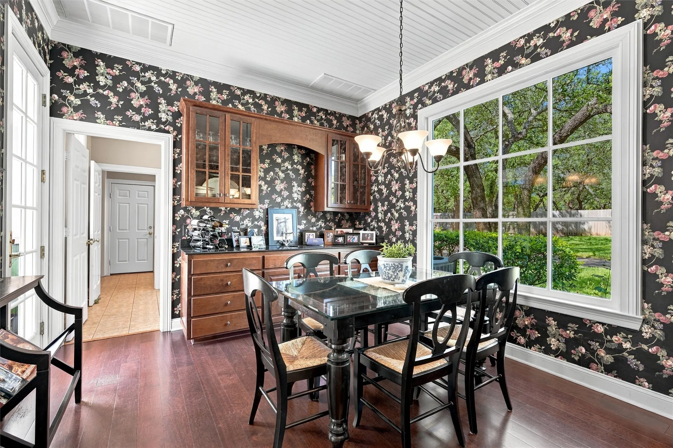 Single Family Residence For Sale in Mc Lennan County , 103 Royal Springs Lane, Crawford, Texas 76638, 4 Bedroom, 5 Bathroom, 2 Garage spaces, 3,028 Sqft, built in 2000, mls#21404069, Real Estate Agent in Crawford, Homes For Sale in Mc Lennan county, Homes For Sale in Crawford, Realtor in Crawford Texas, Real Estate Brokerage Independent Realty Texas, Luminita Cordes Realtor