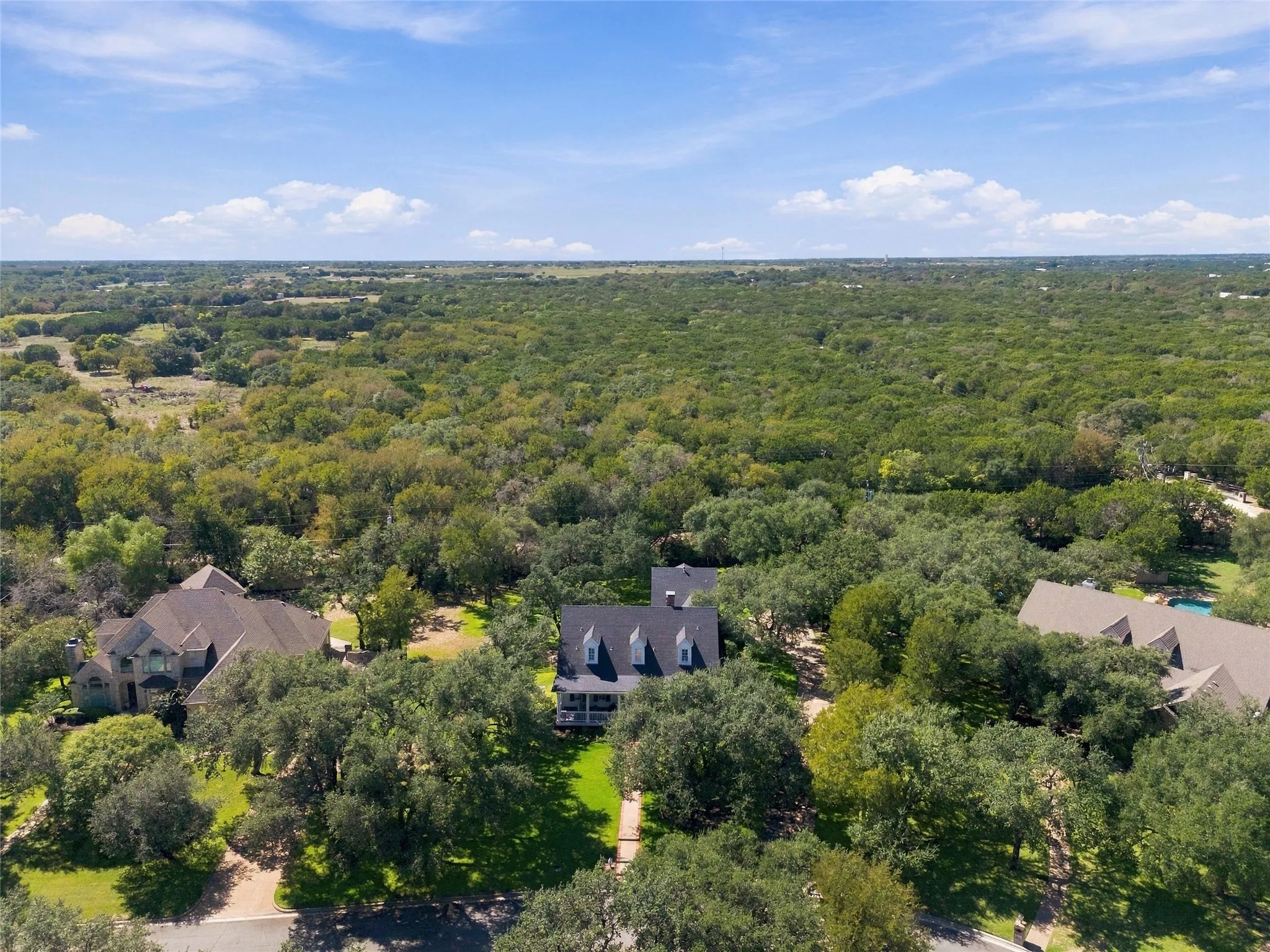 Single Family Residence For Sale in Mc Lennan County , 103 Royal Springs Lane, Crawford, Texas 76638, 4 Bedroom, 5 Bathroom, 2 Garage spaces, 3,028 Sqft, built in 2000, mls#21404069, Real Estate Agent in Crawford, Homes For Sale in Mc Lennan county, Homes For Sale in Crawford, Realtor in Crawford Texas, Real Estate Brokerage Independent Realty Texas, Luminita Cordes Realtor