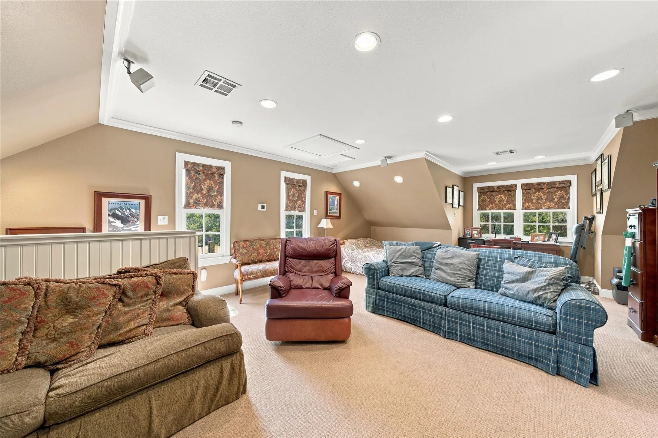 Single Family Residence For Sale in Mc Lennan County , 103 Royal Springs Lane, Crawford, Texas 76638, 4 Bedroom, 5 Bathroom, 2 Garage spaces, 3,028 Sqft, built in 2000, mls#21404069, Real Estate Agent in Crawford, Homes For Sale in Mc Lennan county, Homes For Sale in Crawford, Realtor in Crawford Texas, Real Estate Brokerage Independent Realty Texas, Luminita Cordes Realtor