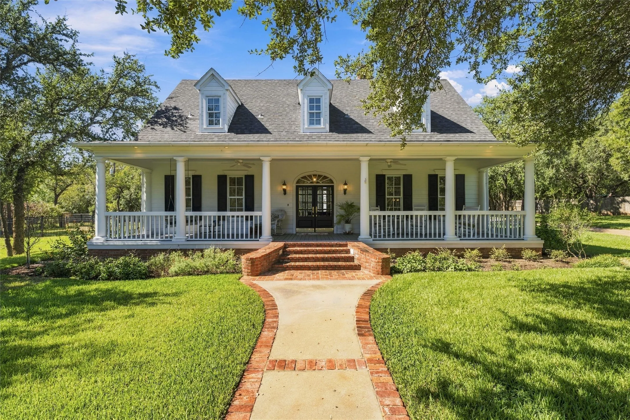 Single Family Residence For Sale in Mc Lennan County , 103 Royal Springs Lane, Crawford, Texas 76638, 4 Bedroom, 5 Bathroom, 2 Garage spaces, 3,028 Sqft, built in 2000, mls#21404069, Real Estate Agent in Crawford, Homes For Sale in Mc Lennan county, Homes For Sale in Crawford, Realtor in Crawford Texas, Real Estate Brokerage Independent Realty Texas, Luminita Cordes Realtor