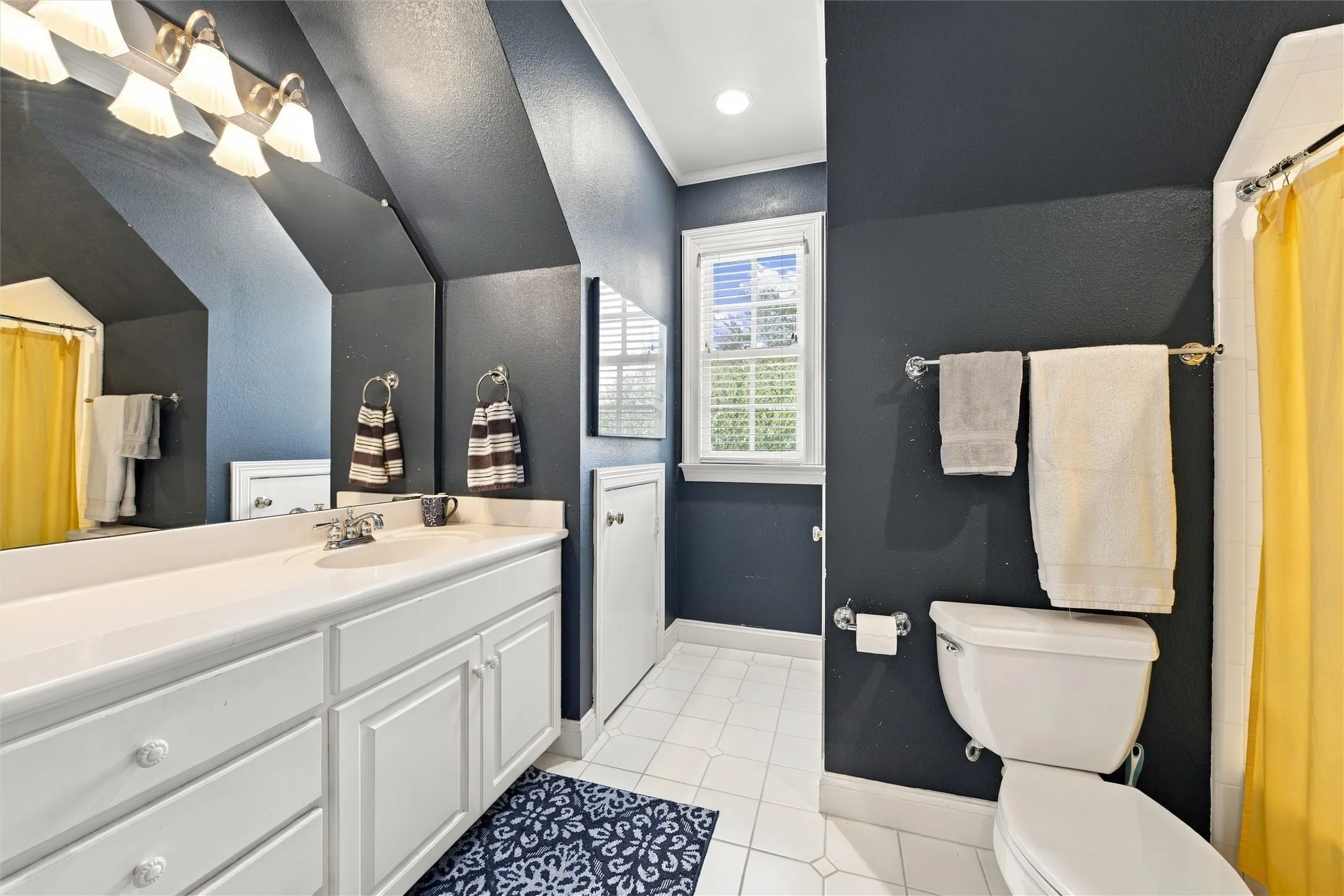 Single Family Residence For Sale in Mc Lennan County , 103 Royal Springs Lane, Crawford, Texas 76638, 4 Bedroom, 5 Bathroom, 2 Garage spaces, 3,028 Sqft, built in 2000, mls#21404069, Real Estate Agent in Crawford, Homes For Sale in Mc Lennan county, Homes For Sale in Crawford, Realtor in Crawford Texas, Real Estate Brokerage Independent Realty Texas, Luminita Cordes Realtor