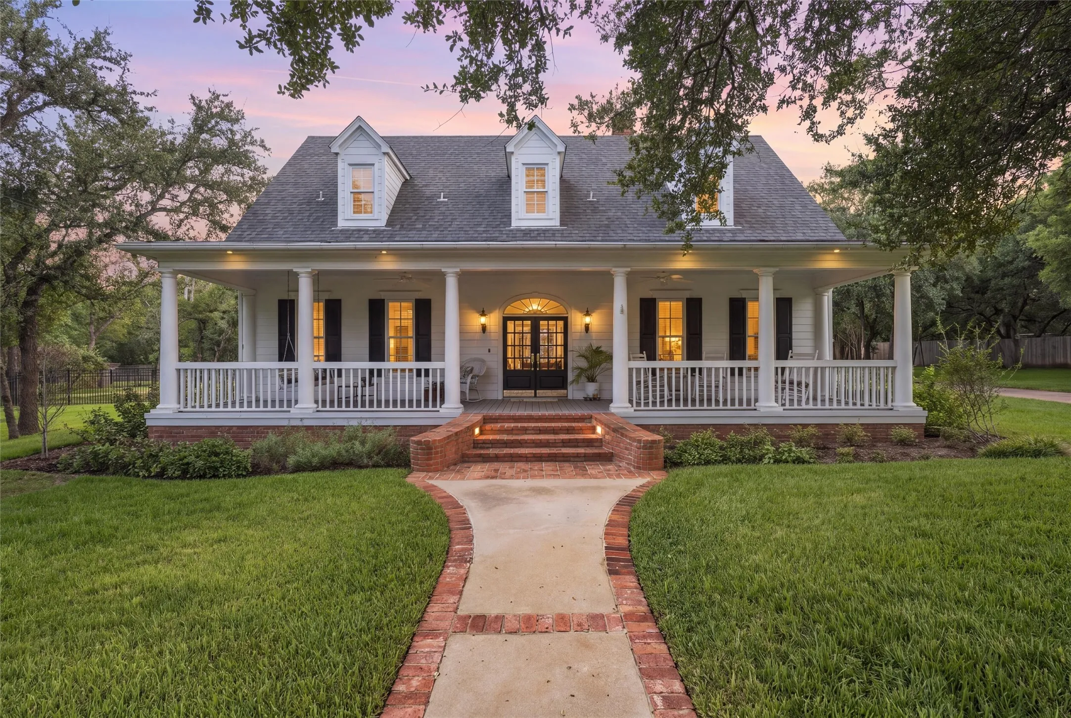 Single Family Residence For Sale in Mc Lennan County , 103 Royal Springs Lane, Crawford, Texas 76638, 4 Bedroom, 5 Bathroom, 2 Garage spaces, 3,028 Sqft, built in 2000, mls#21404069, Real Estate Agent in Crawford, Homes For Sale in Mc Lennan county, Homes For Sale in Crawford, Realtor in Crawford Texas, Real Estate Brokerage Independent Realty Texas, Luminita Cordes Realtor