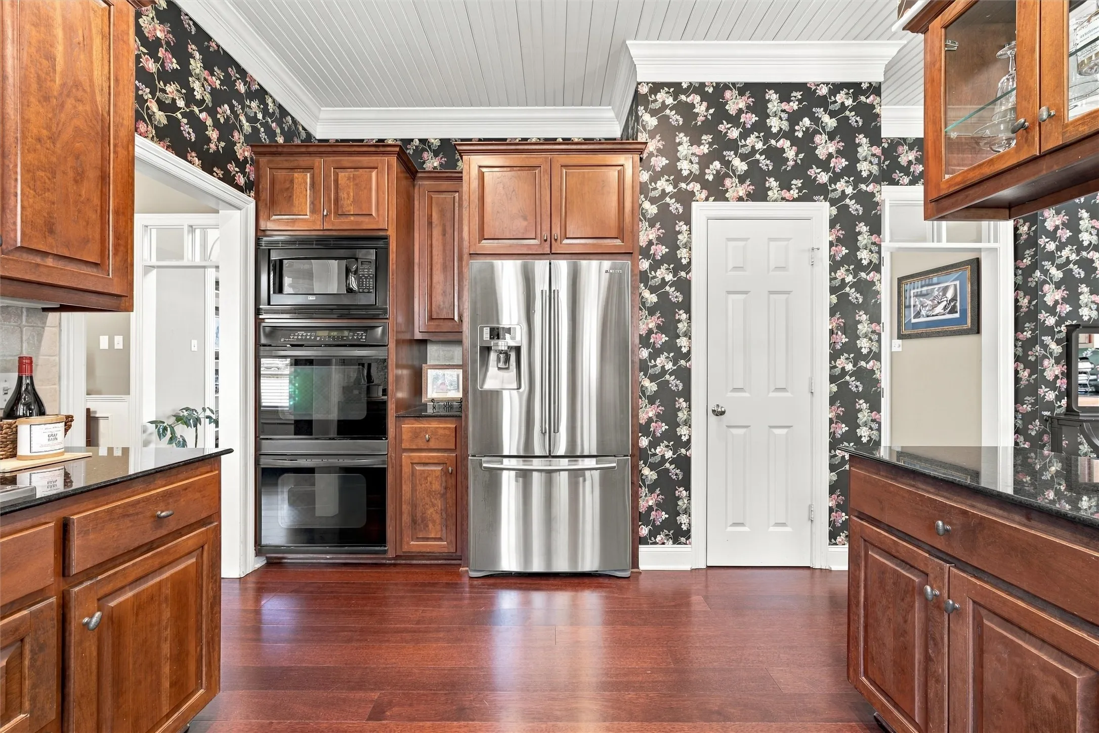 Single Family Residence For Sale in Mc Lennan County , 103 Royal Springs Lane, Crawford, Texas 76638, 4 Bedroom, 5 Bathroom, 2 Garage spaces, 3,028 Sqft, built in 2000, mls#21404069, Real Estate Agent in Crawford, Homes For Sale in Mc Lennan county, Homes For Sale in Crawford, Realtor in Crawford Texas, Real Estate Brokerage Independent Realty Texas, Luminita Cordes Realtor