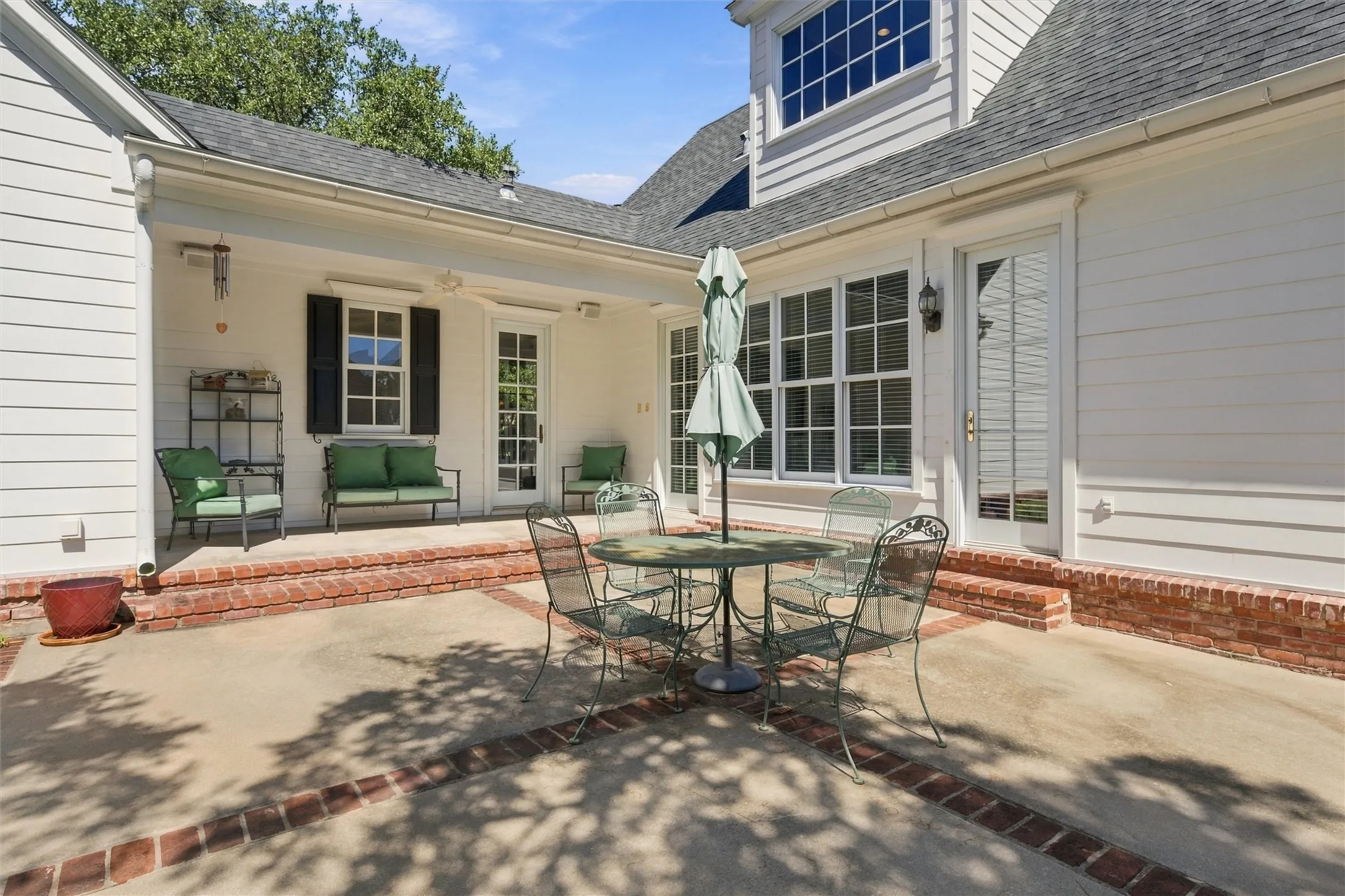 Single Family Residence For Sale in Mc Lennan County , 103 Royal Springs Lane, Crawford, Texas 76638, 4 Bedroom, 5 Bathroom, 2 Garage spaces, 3,028 Sqft, built in 2000, mls#21404069, Real Estate Agent in Crawford, Homes For Sale in Mc Lennan county, Homes For Sale in Crawford, Realtor in Crawford Texas, Real Estate Brokerage Independent Realty Texas, Luminita Cordes Realtor