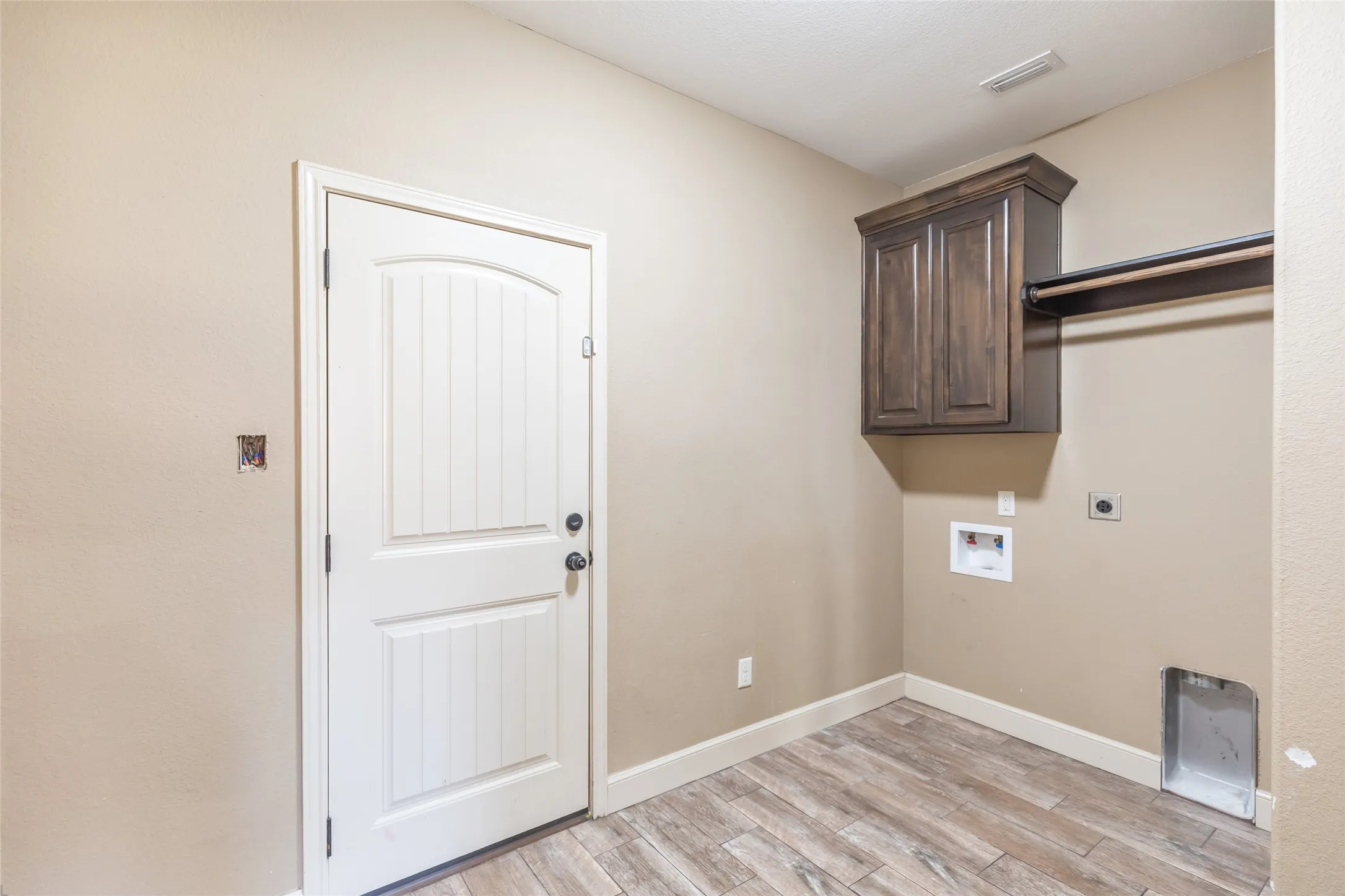 Single Family Residence For Sale in Taylor County , 7117 Mcleod Drive, Abilene, Texas 79602, 4 Bedroom, 3 Bathroom, 2 Garage spaces, 2,370 Sqft, built in 2014, mls#21407053, Real Estate Agent in Abilene, Homes For Sale in Taylor county, Homes For Sale in Abilene, Realtor in Abilene Texas, Real Estate Brokerage Independent Realty Texas, Luminita Cordes Realtor