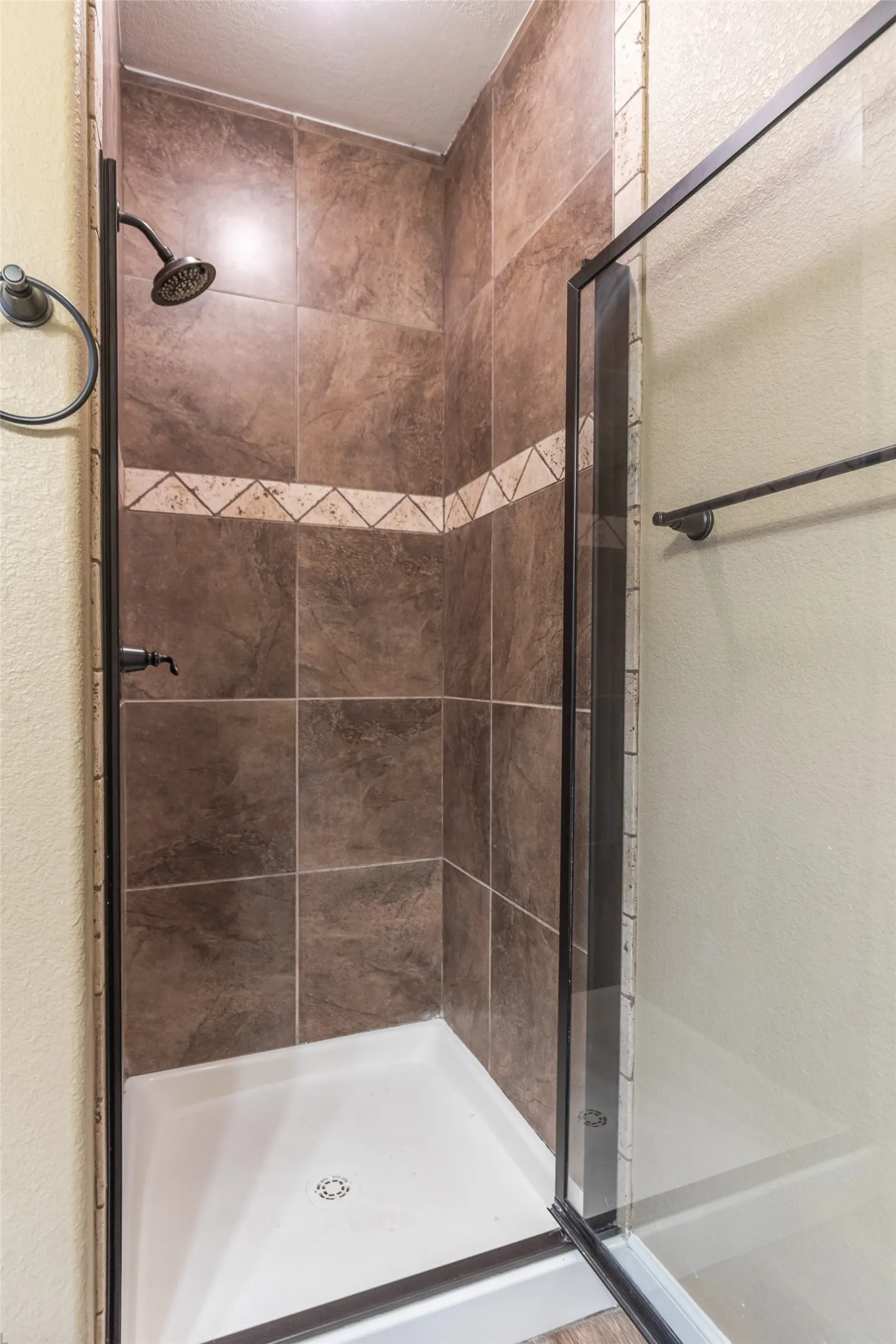Single Family Residence For Sale in Taylor County , 7117 Mcleod Drive, Abilene, Texas 79602, 4 Bedroom, 3 Bathroom, 2 Garage spaces, 2,370 Sqft, built in 2014, mls#21407053, Real Estate Agent in Abilene, Homes For Sale in Taylor county, Homes For Sale in Abilene, Realtor in Abilene Texas, Real Estate Brokerage Independent Realty Texas, Luminita Cordes Realtor