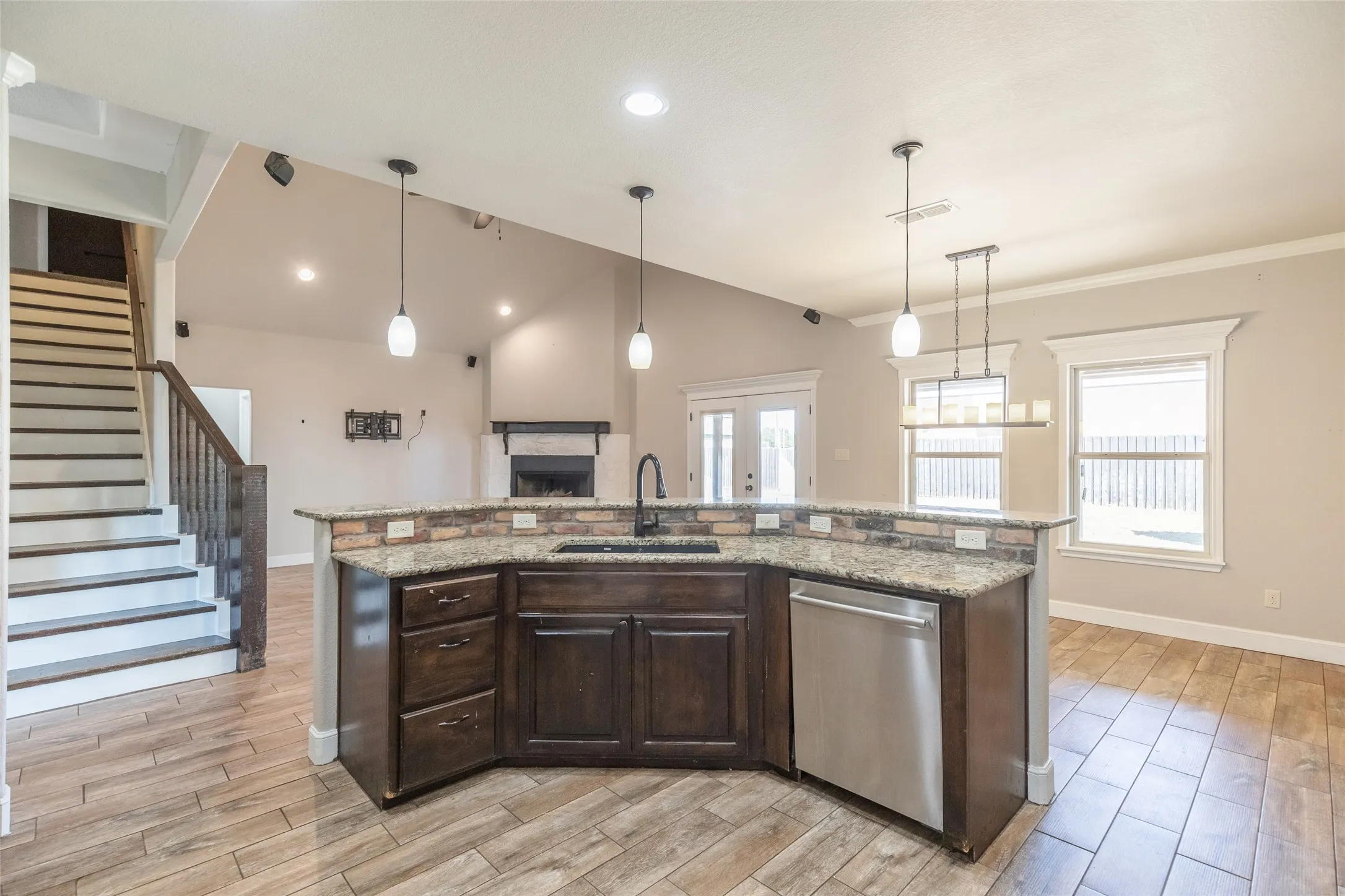 Single Family Residence For Sale in Taylor County , 7117 Mcleod Drive, Abilene, Texas 79602, 4 Bedroom, 3 Bathroom, 2 Garage spaces, 2,370 Sqft, built in 2014, mls#21407053, Real Estate Agent in Abilene, Homes For Sale in Taylor county, Homes For Sale in Abilene, Realtor in Abilene Texas, Real Estate Brokerage Independent Realty Texas, Luminita Cordes Realtor
