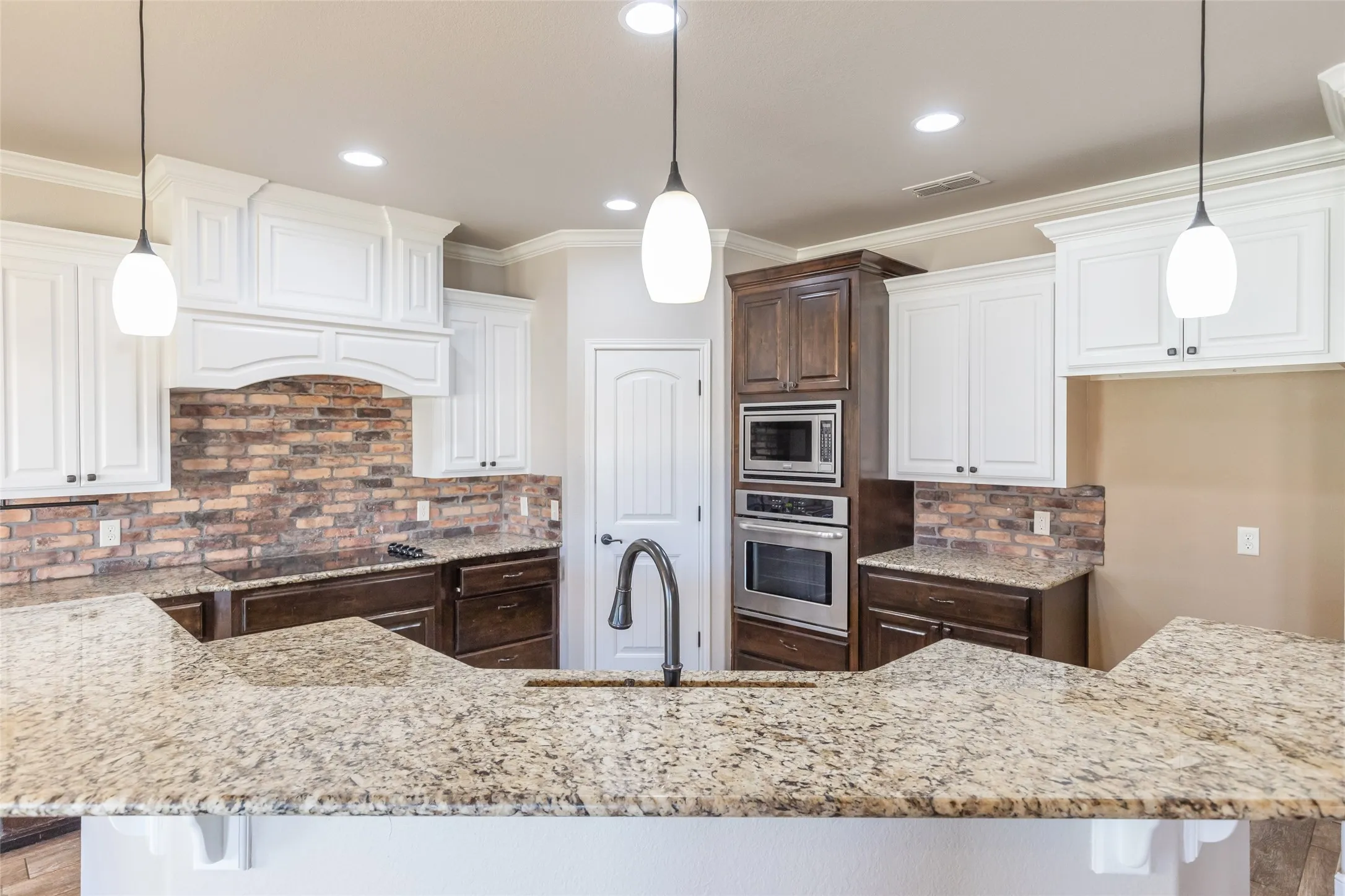 Single Family Residence For Sale in Taylor County , 7117 Mcleod Drive, Abilene, Texas 79602, 4 Bedroom, 3 Bathroom, 2 Garage spaces, 2,370 Sqft, built in 2014, mls#21407053, Real Estate Agent in Abilene, Homes For Sale in Taylor county, Homes For Sale in Abilene, Realtor in Abilene Texas, Real Estate Brokerage Independent Realty Texas, Luminita Cordes Realtor