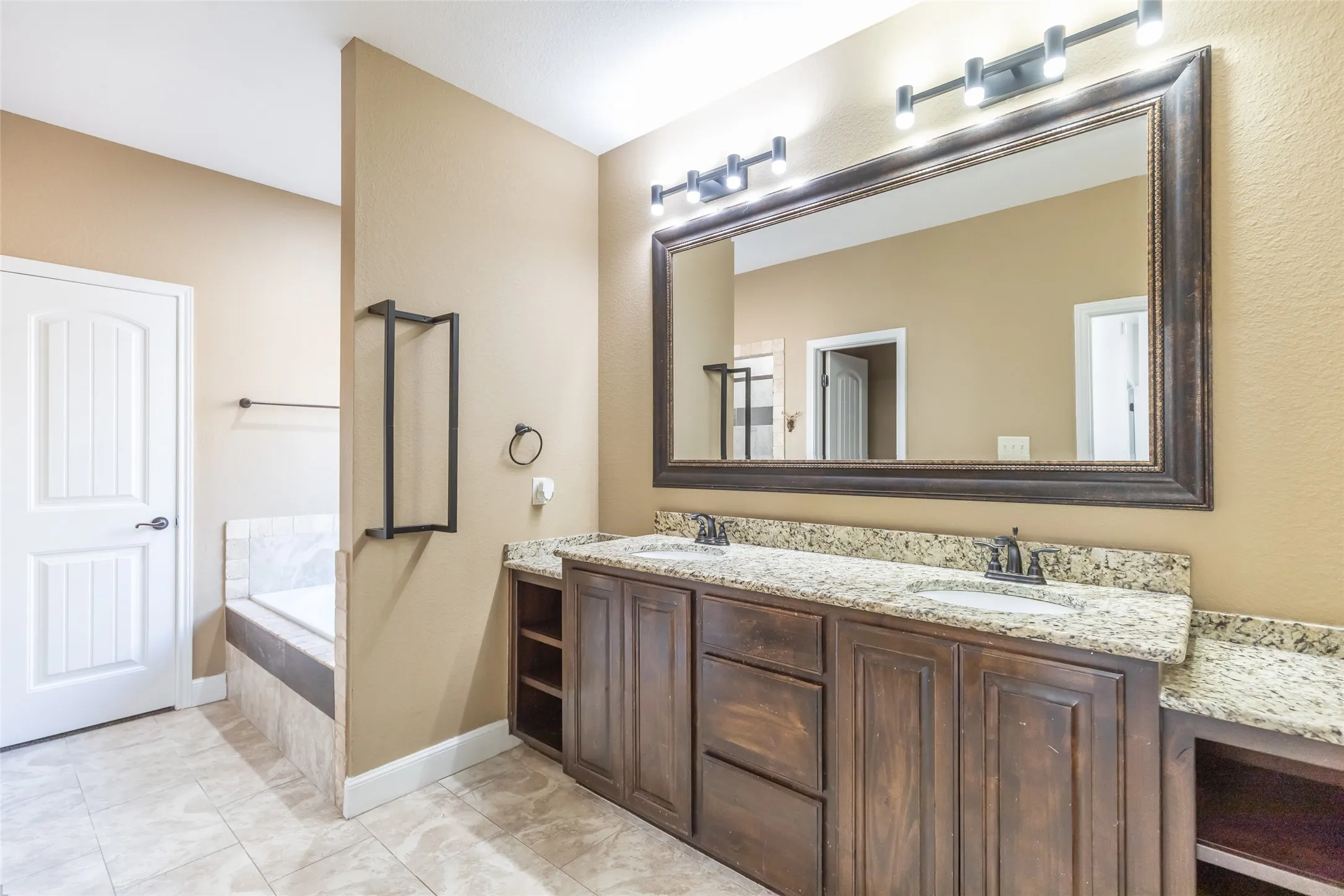 Single Family Residence For Sale in Taylor County , 7117 Mcleod Drive, Abilene, Texas 79602, 4 Bedroom, 3 Bathroom, 2 Garage spaces, 2,370 Sqft, built in 2014, mls#21407053, Real Estate Agent in Abilene, Homes For Sale in Taylor county, Homes For Sale in Abilene, Realtor in Abilene Texas, Real Estate Brokerage Independent Realty Texas, Luminita Cordes Realtor