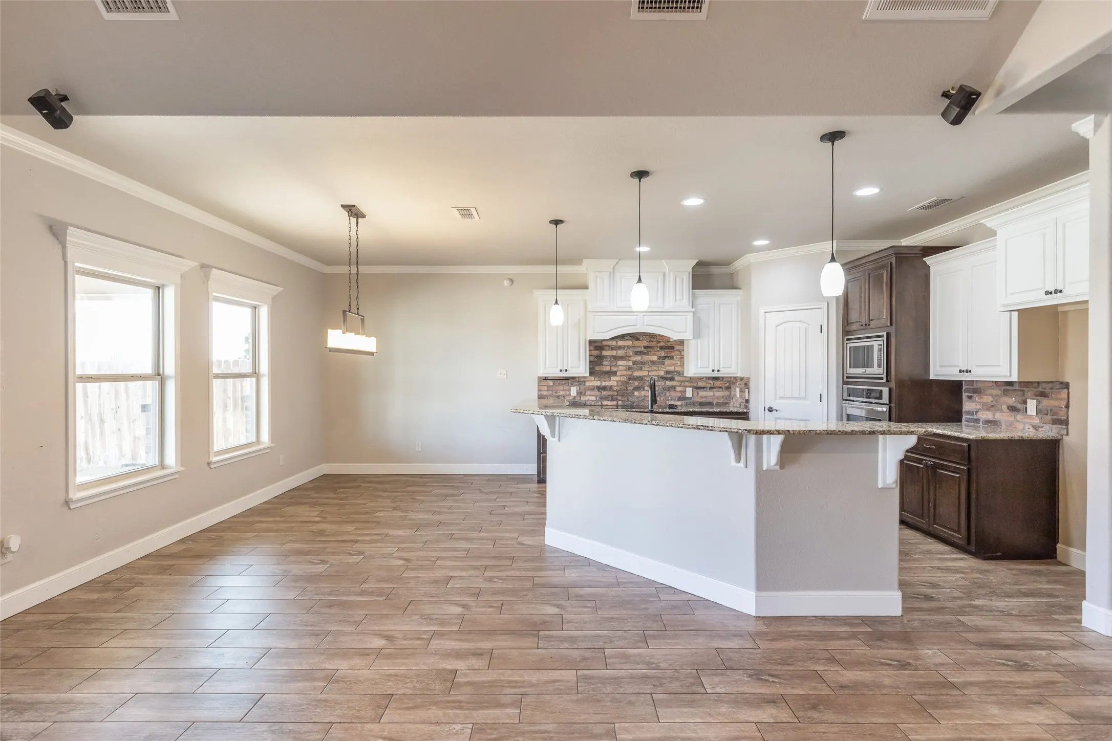 Single Family Residence For Sale in Taylor County , 7117 Mcleod Drive, Abilene, Texas 79602, 4 Bedroom, 3 Bathroom, 2 Garage spaces, 2,370 Sqft, built in 2014, mls#21407053, Real Estate Agent in Abilene, Homes For Sale in Taylor county, Homes For Sale in Abilene, Realtor in Abilene Texas, Real Estate Brokerage Independent Realty Texas, Luminita Cordes Realtor