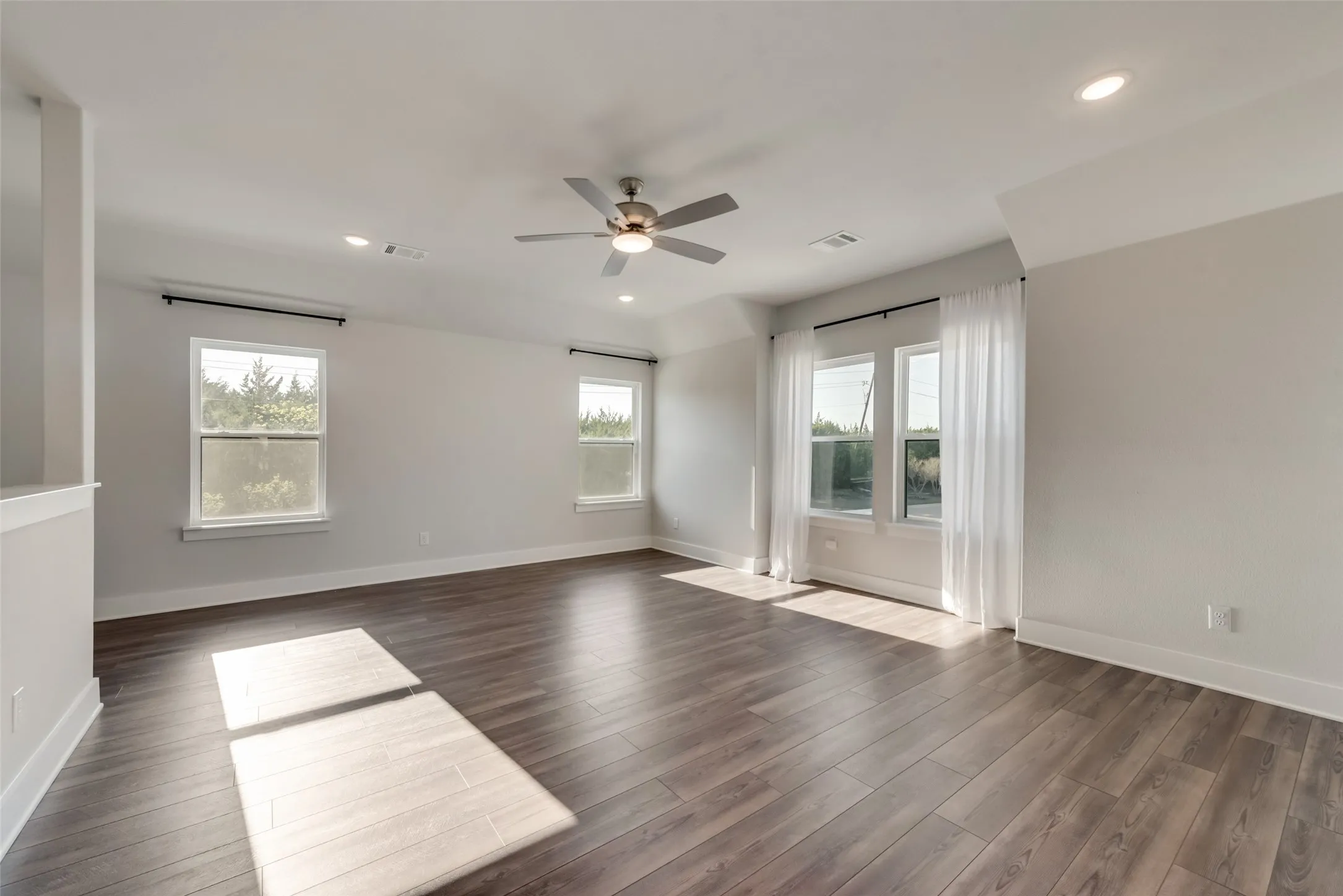 Single Family Residence For Rent in Rockwall County , 506 Torrey Pines Circle, Heath, Texas 75032, 5 Bedroom, 3 Bathroom, 2 Garage spaces, 2,840 Sqft, built in 2021, mls#21406450, Real Estate Agent in Heath, Homes For Rent in Rockwall county, Homes For Rent in Heath, Realtor in Heath Texas, Real Estate Brokerage Independent Realty Texas, Luminita Cordes Realtor