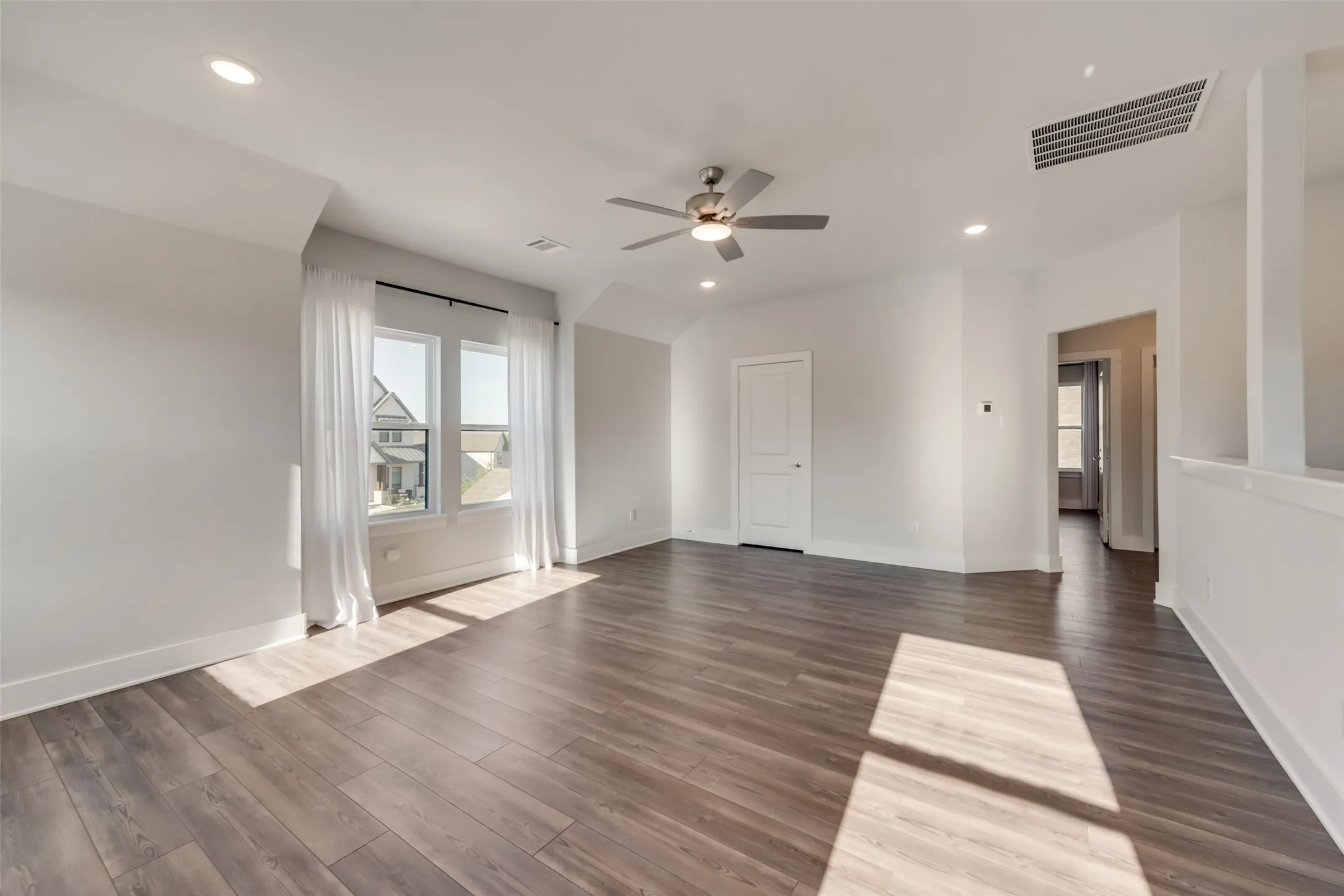 Single Family Residence For Rent in Rockwall County , 506 Torrey Pines Circle, Heath, Texas 75032, 5 Bedroom, 3 Bathroom, 2 Garage spaces, 2,840 Sqft, built in 2021, mls#21406450, Real Estate Agent in Heath, Homes For Rent in Rockwall county, Homes For Rent in Heath, Realtor in Heath Texas, Real Estate Brokerage Independent Realty Texas, Luminita Cordes Realtor