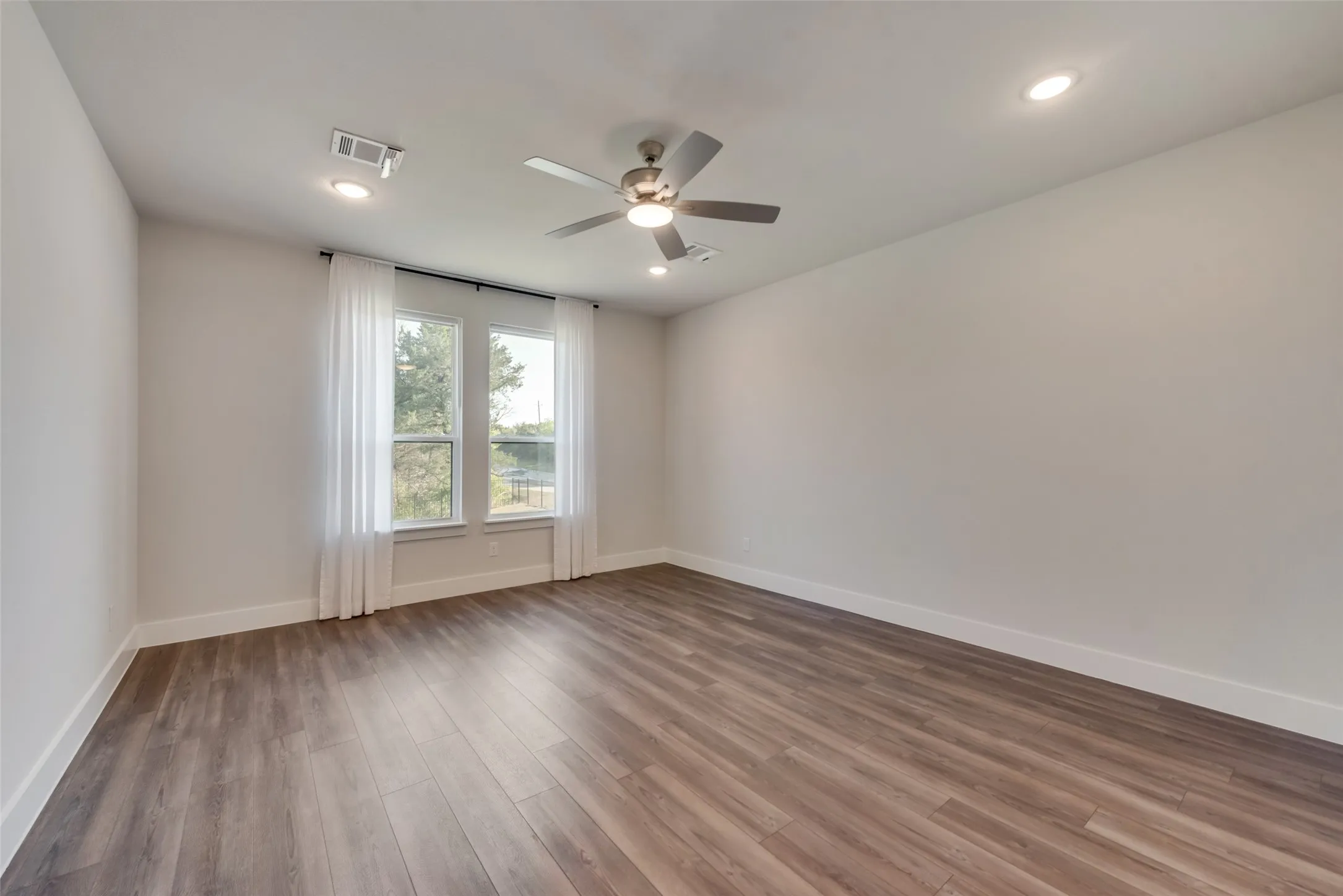 Single Family Residence For Rent in Rockwall County , 506 Torrey Pines Circle, Heath, Texas 75032, 5 Bedroom, 3 Bathroom, 2 Garage spaces, 2,840 Sqft, built in 2021, mls#21406450, Real Estate Agent in Heath, Homes For Rent in Rockwall county, Homes For Rent in Heath, Realtor in Heath Texas, Real Estate Brokerage Independent Realty Texas, Luminita Cordes Realtor